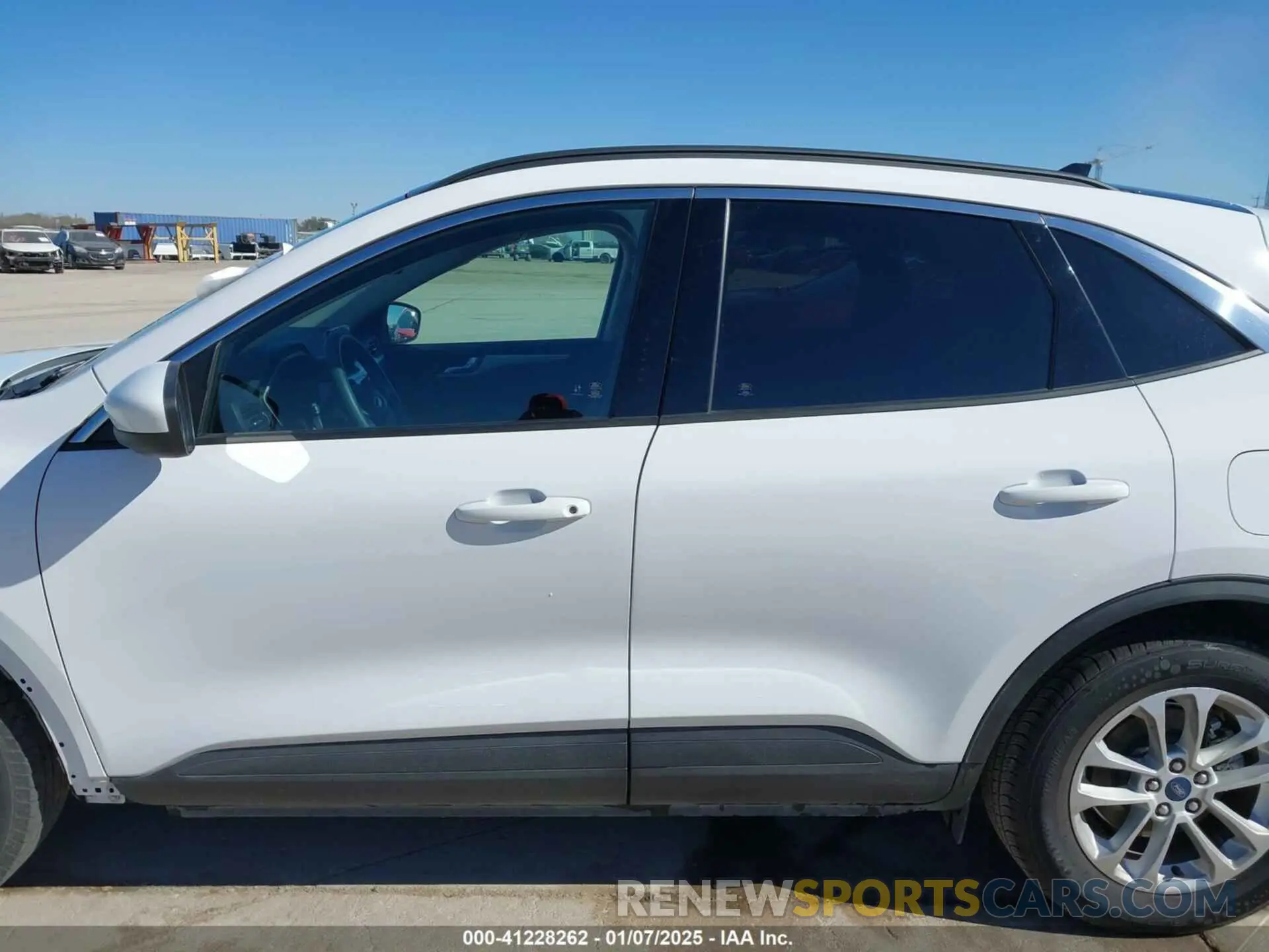 14 Photograph of a damaged car 1FMCU0G66LUA31581 FORD ESCAPE 2020