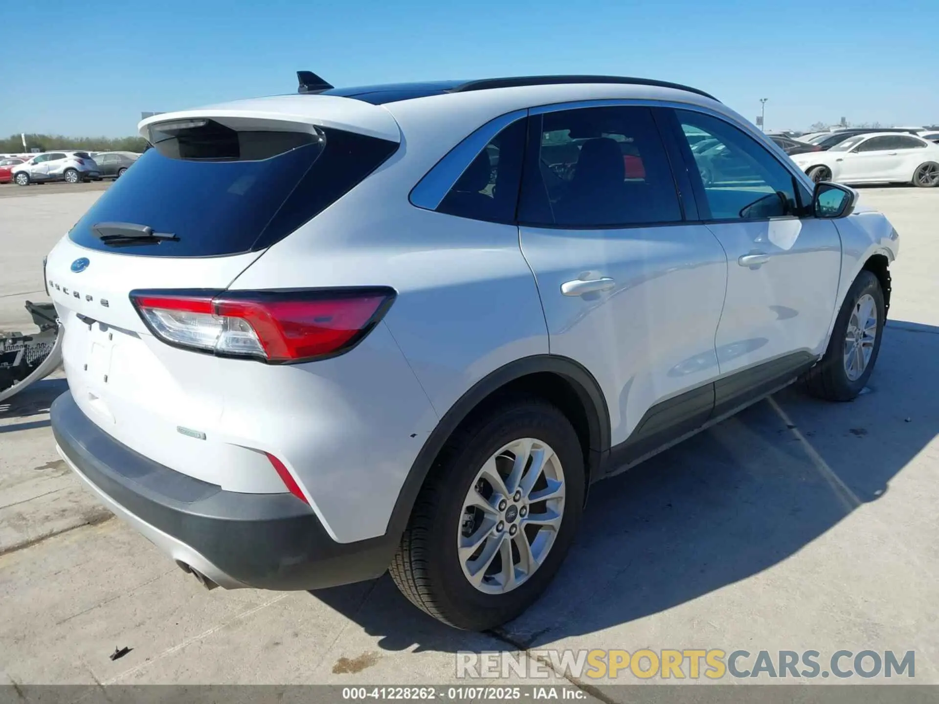 4 Photograph of a damaged car 1FMCU0G66LUA31581 FORD ESCAPE 2020