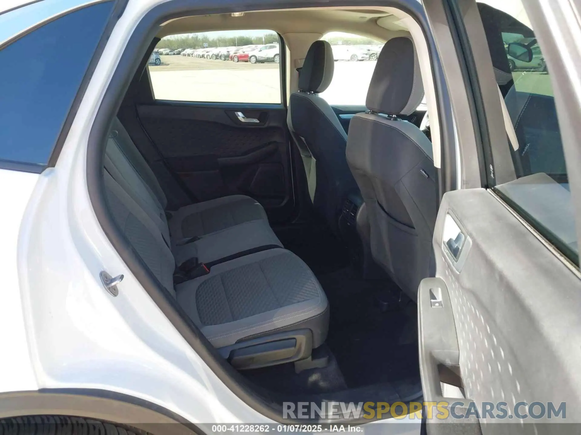 8 Photograph of a damaged car 1FMCU0G66LUA31581 FORD ESCAPE 2020
