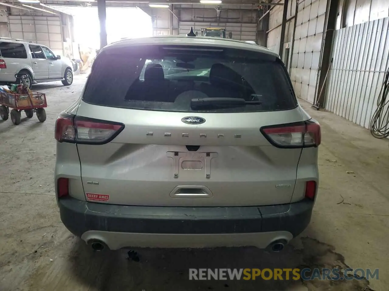 6 Photograph of a damaged car 1FMCU0G66LUA33010 FORD ESCAPE 2020