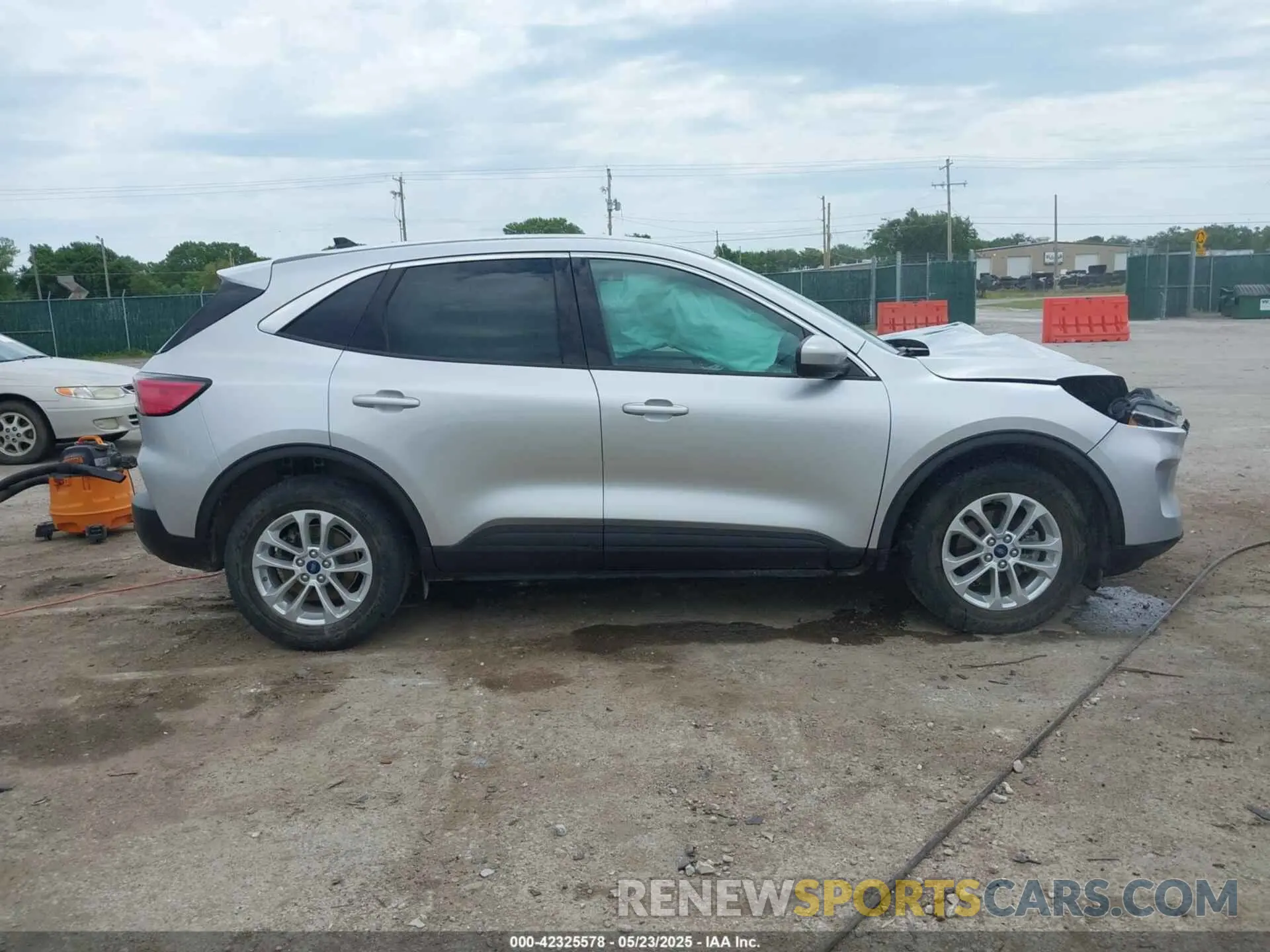13 Photograph of a damaged car 1FMCU0G66LUA79744 FORD ESCAPE 2020