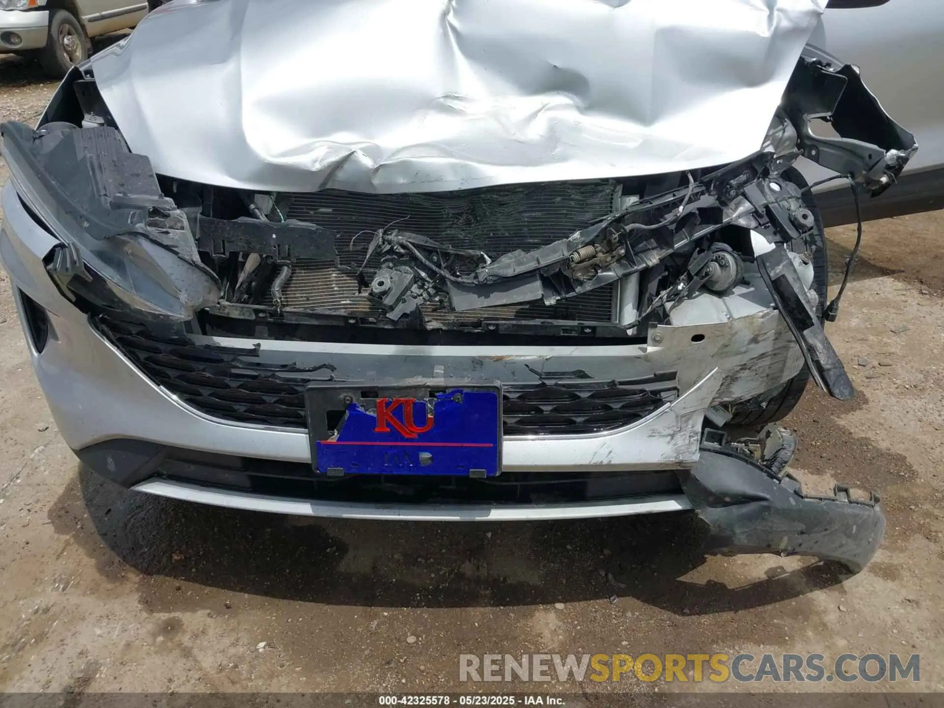 6 Photograph of a damaged car 1FMCU0G66LUA79744 FORD ESCAPE 2020
