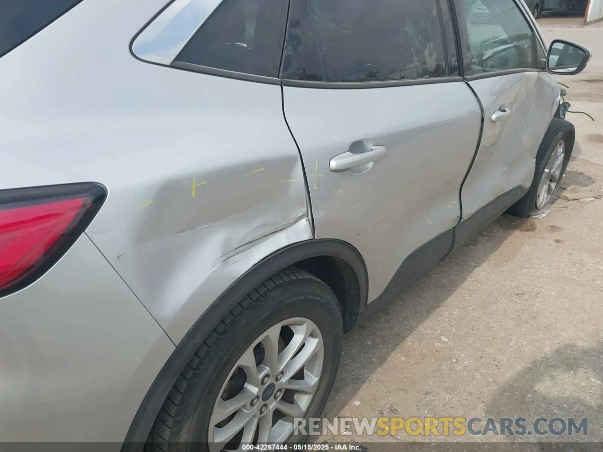6 Photograph of a damaged car 1FMCU0G66LUB01838 FORD ESCAPE 2020