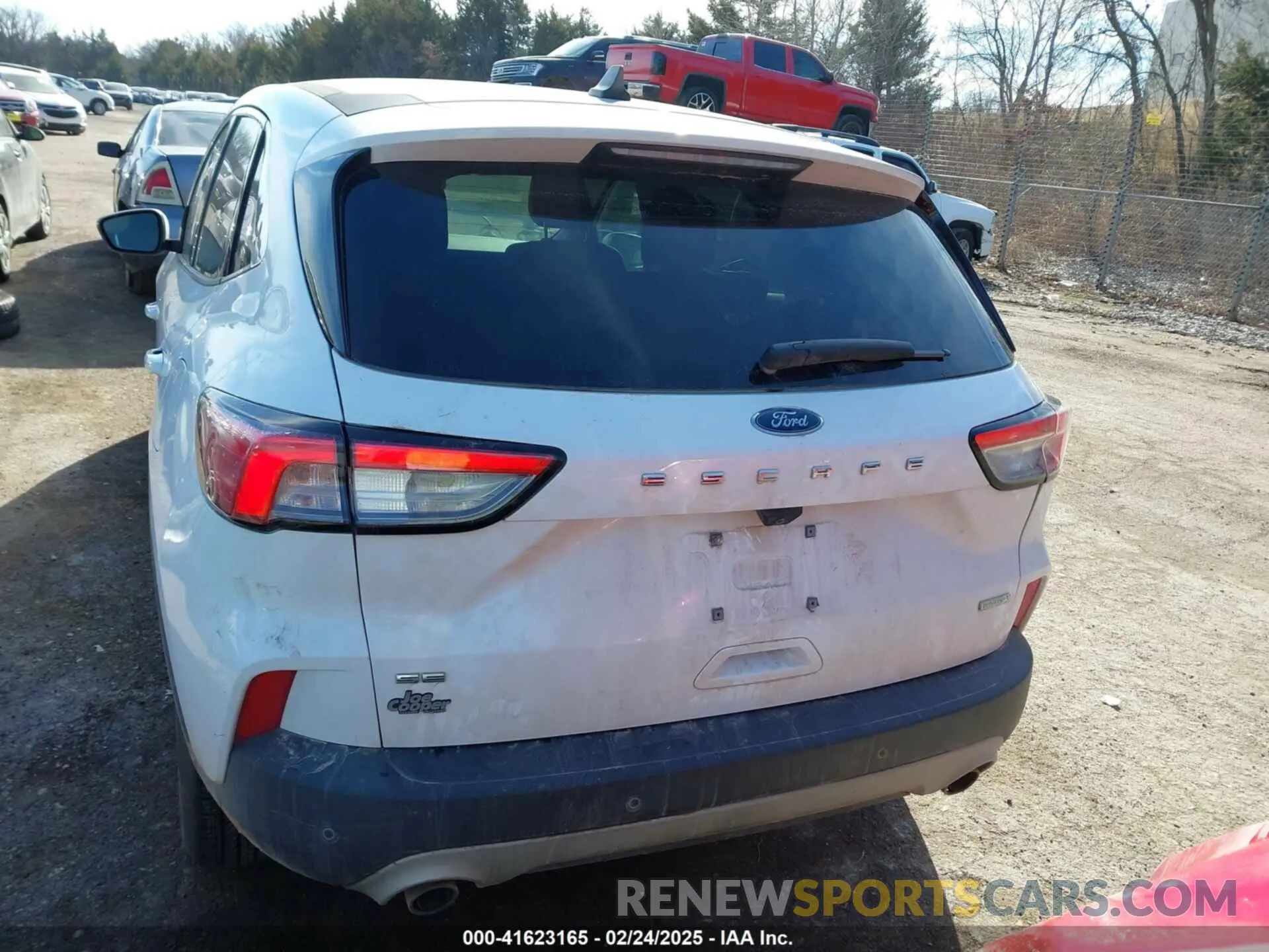 15 Photograph of a damaged car 1FMCU0G66LUC00448 FORD ESCAPE 2020