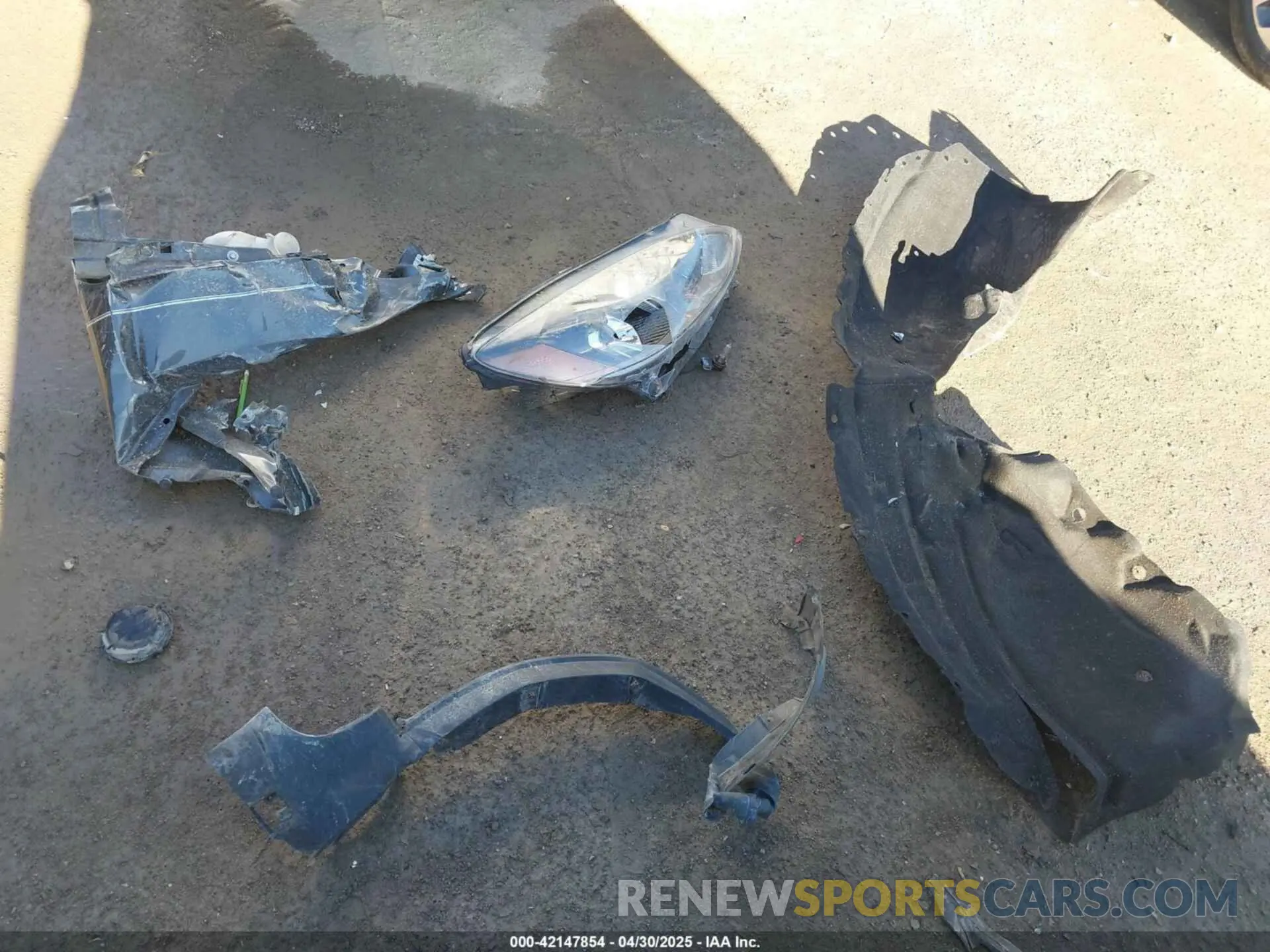 12 Photograph of a damaged car 1FMCU0G66LUC07481 FORD ESCAPE 2020
