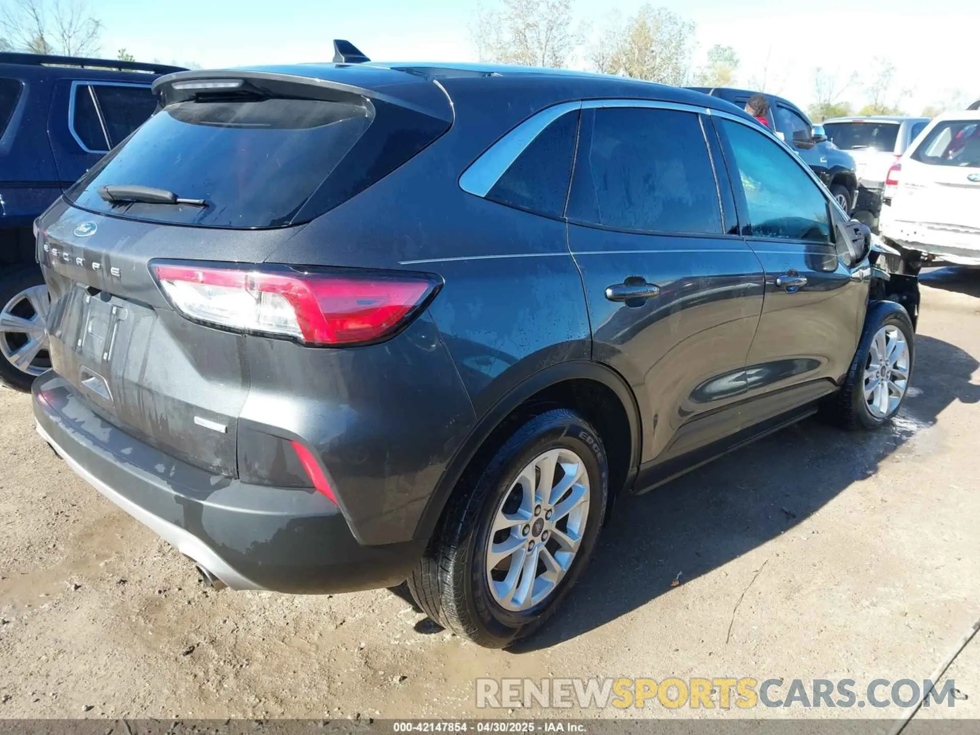 4 Photograph of a damaged car 1FMCU0G66LUC07481 FORD ESCAPE 2020