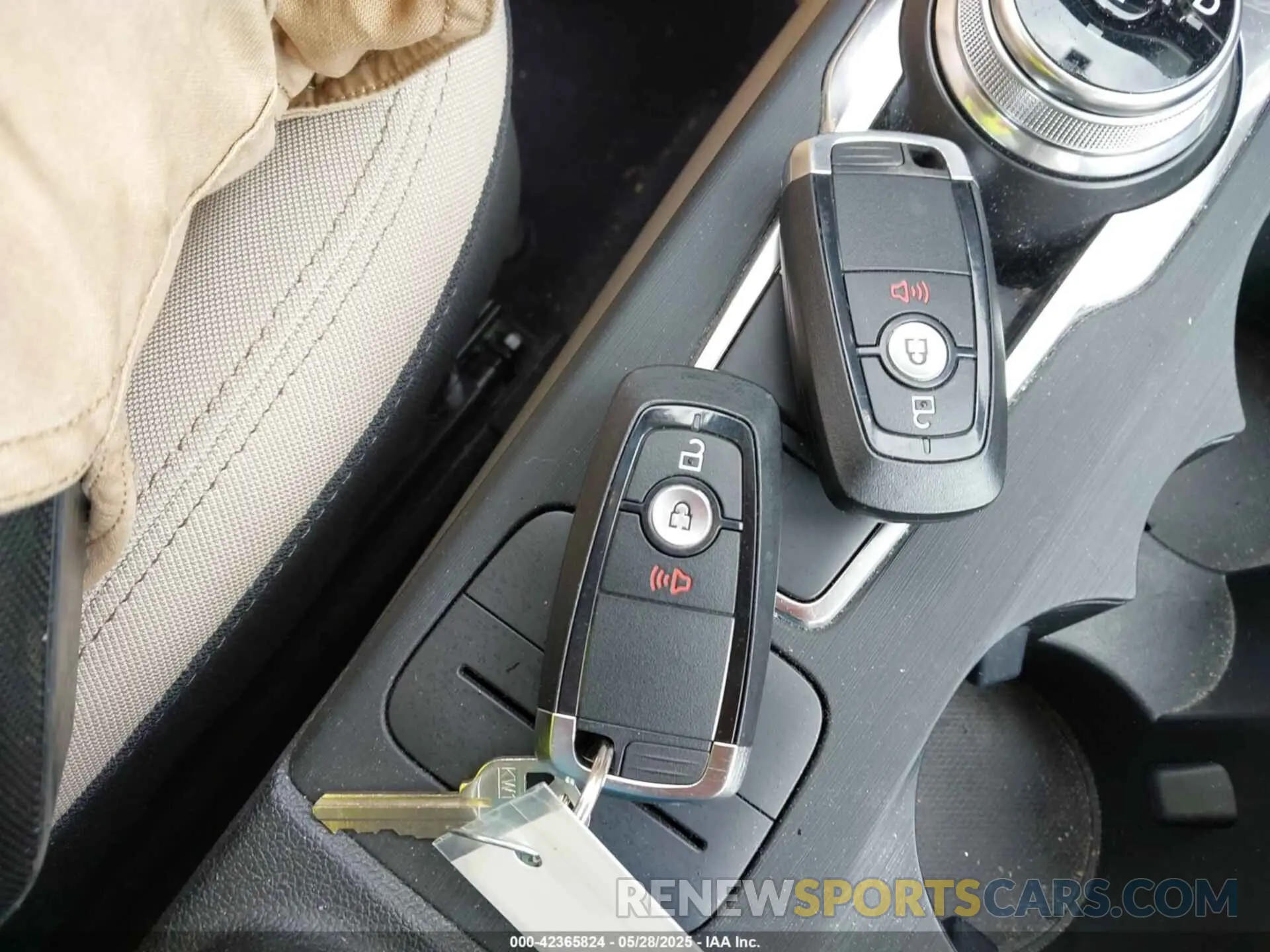 11 Photograph of a damaged car 1FMCU0G66LUC15032 FORD ESCAPE 2020