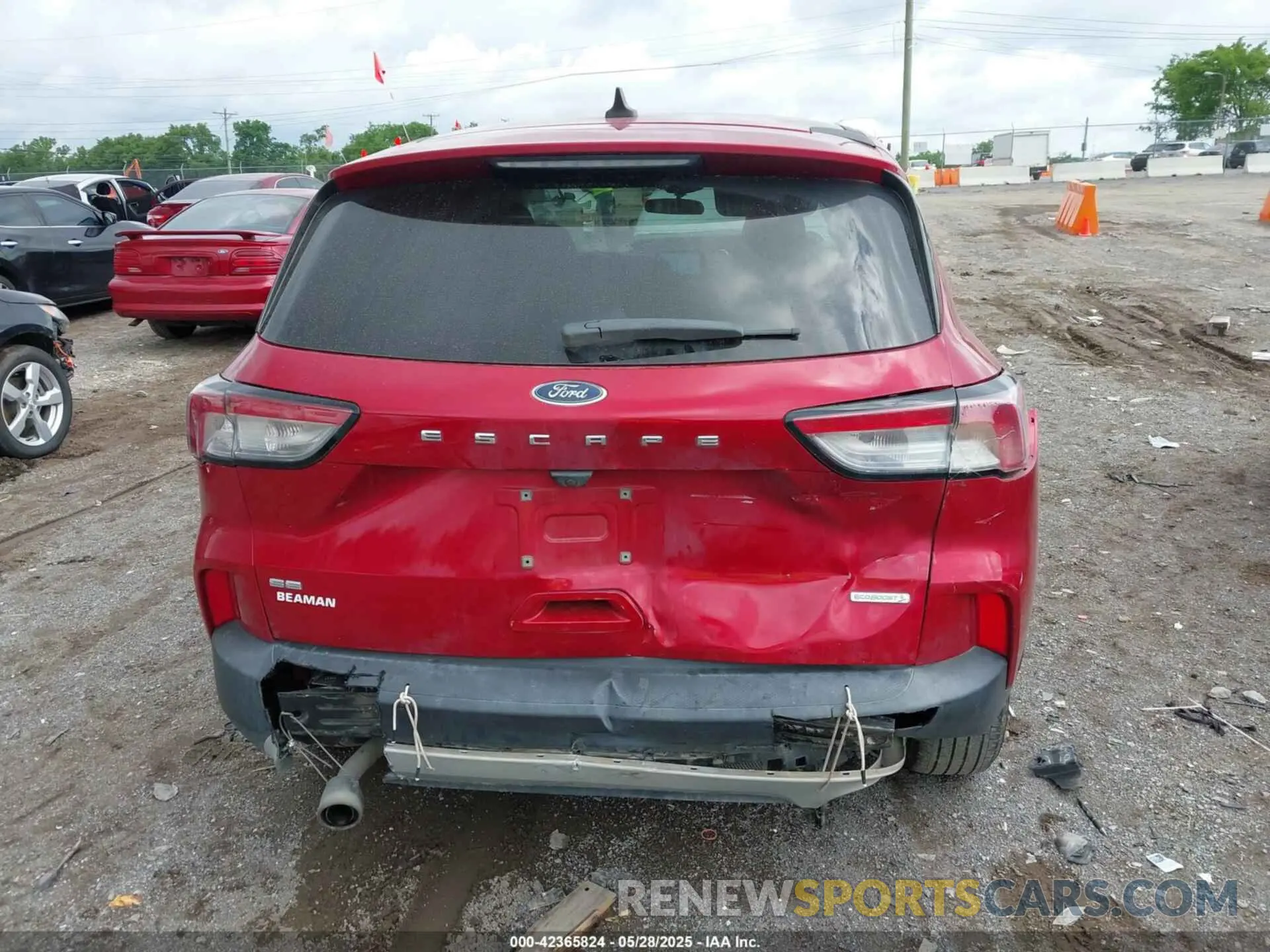16 Photograph of a damaged car 1FMCU0G66LUC15032 FORD ESCAPE 2020