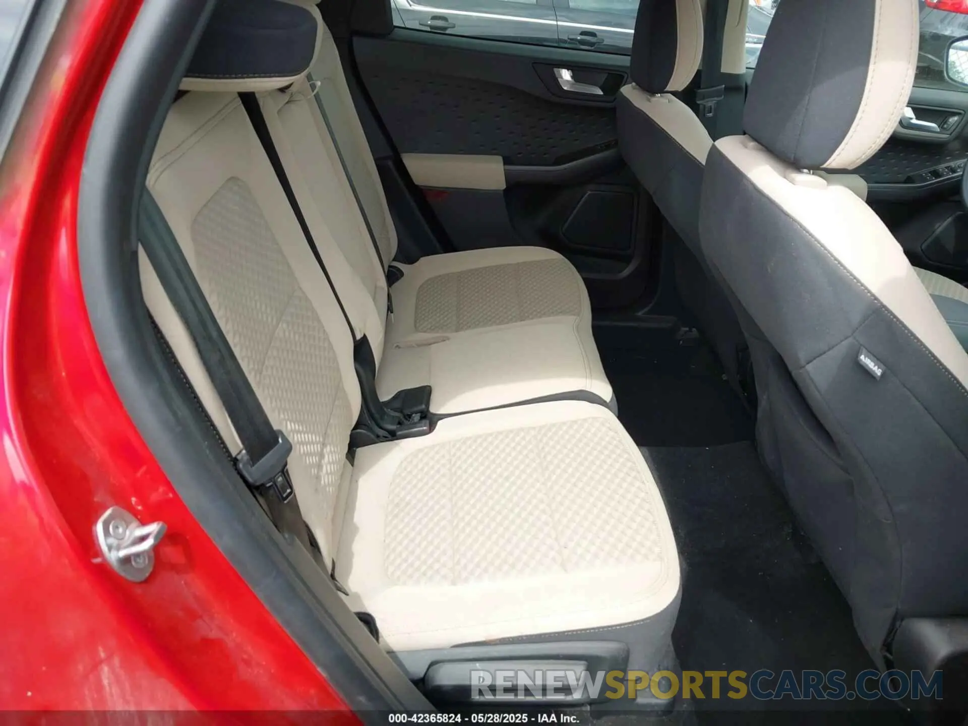 8 Photograph of a damaged car 1FMCU0G66LUC15032 FORD ESCAPE 2020