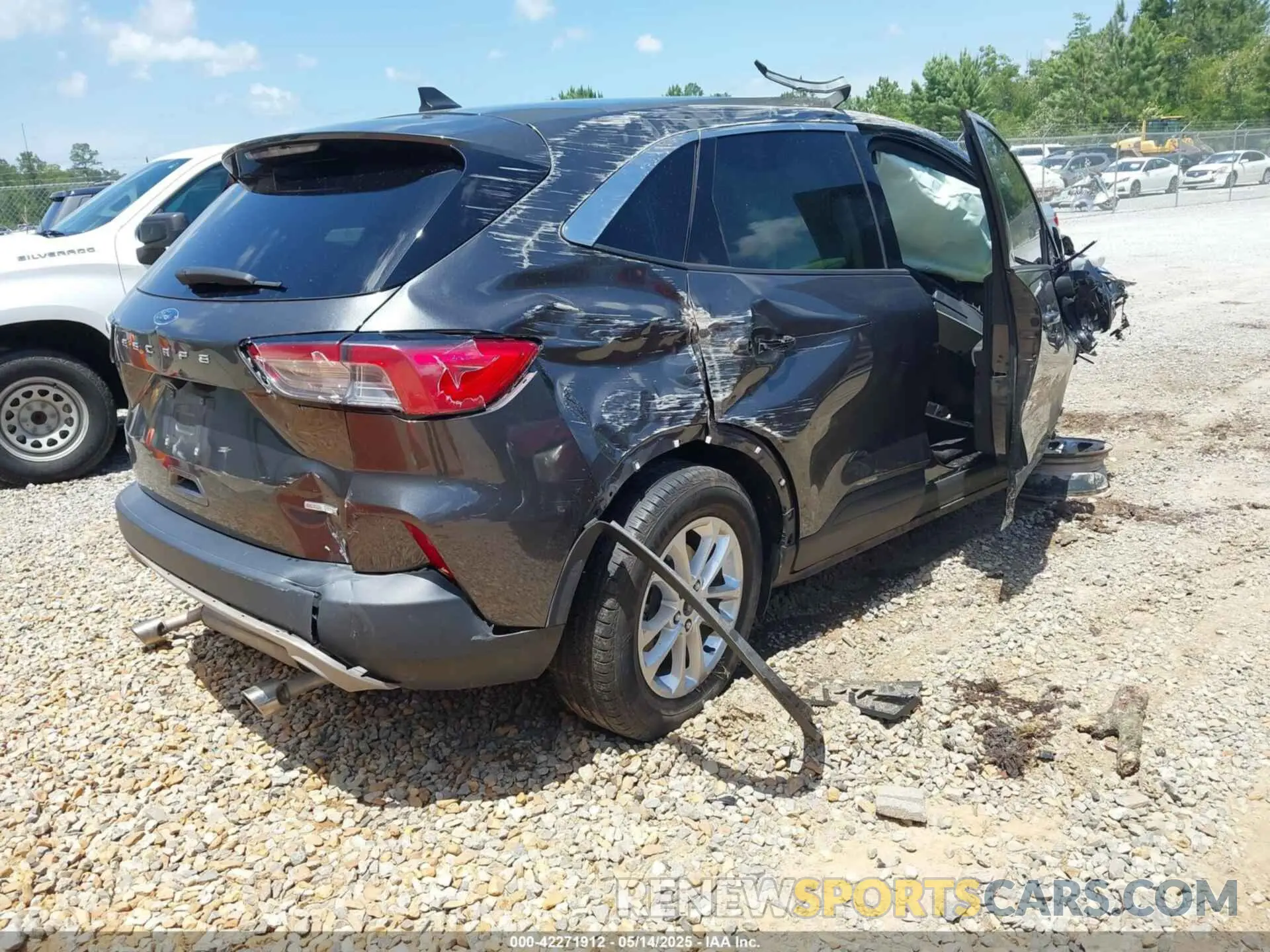 4 Photograph of a damaged car 1FMCU0G66LUC23096 FORD ESCAPE 2020