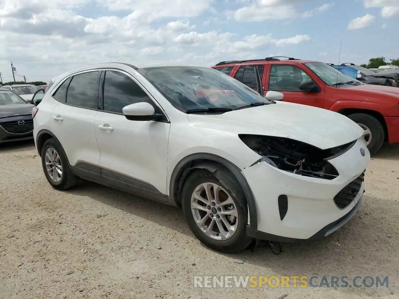4 Photograph of a damaged car 1FMCU0G66LUC40688 FORD ESCAPE 2020