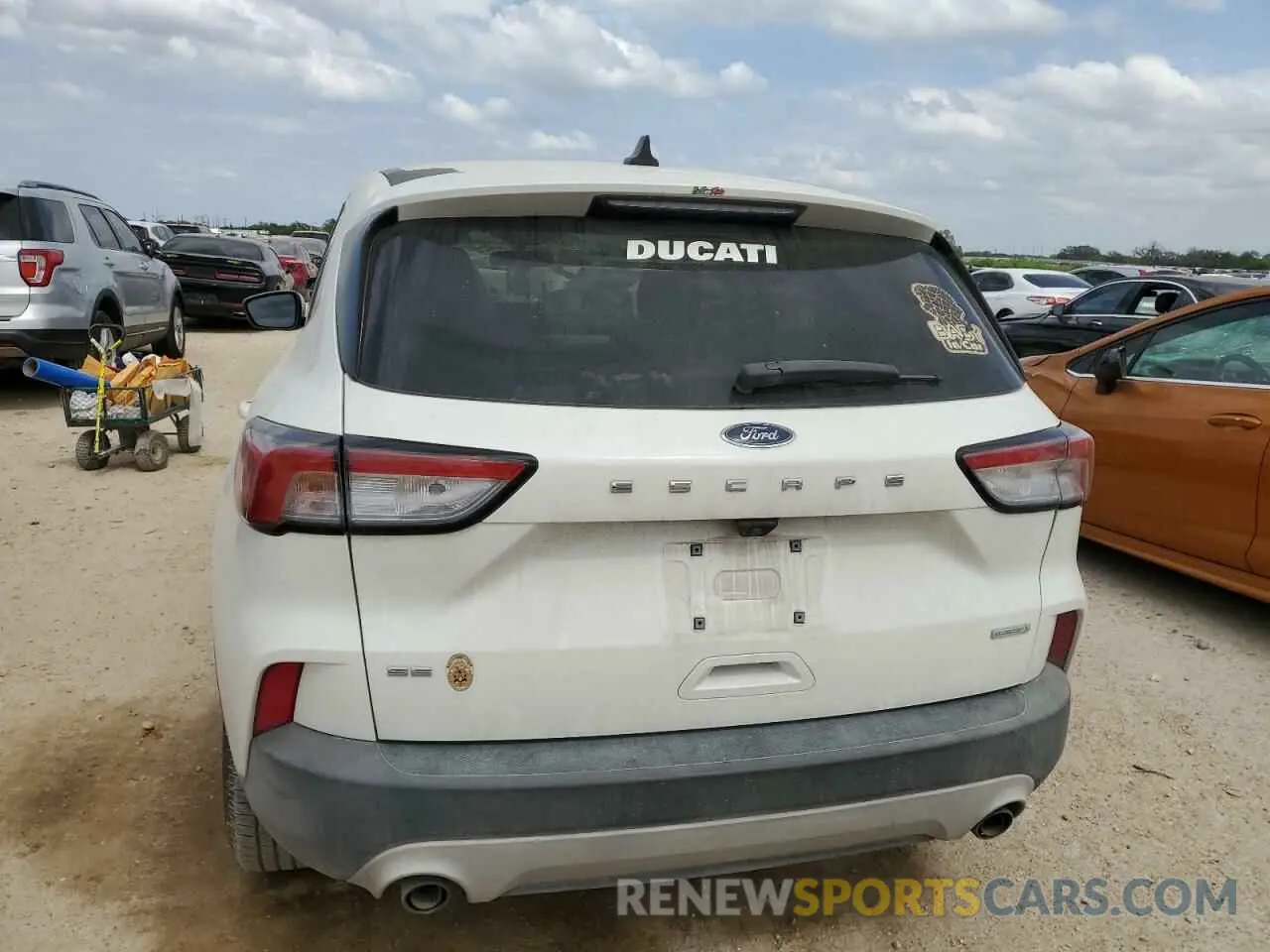 6 Photograph of a damaged car 1FMCU0G66LUC40688 FORD ESCAPE 2020
