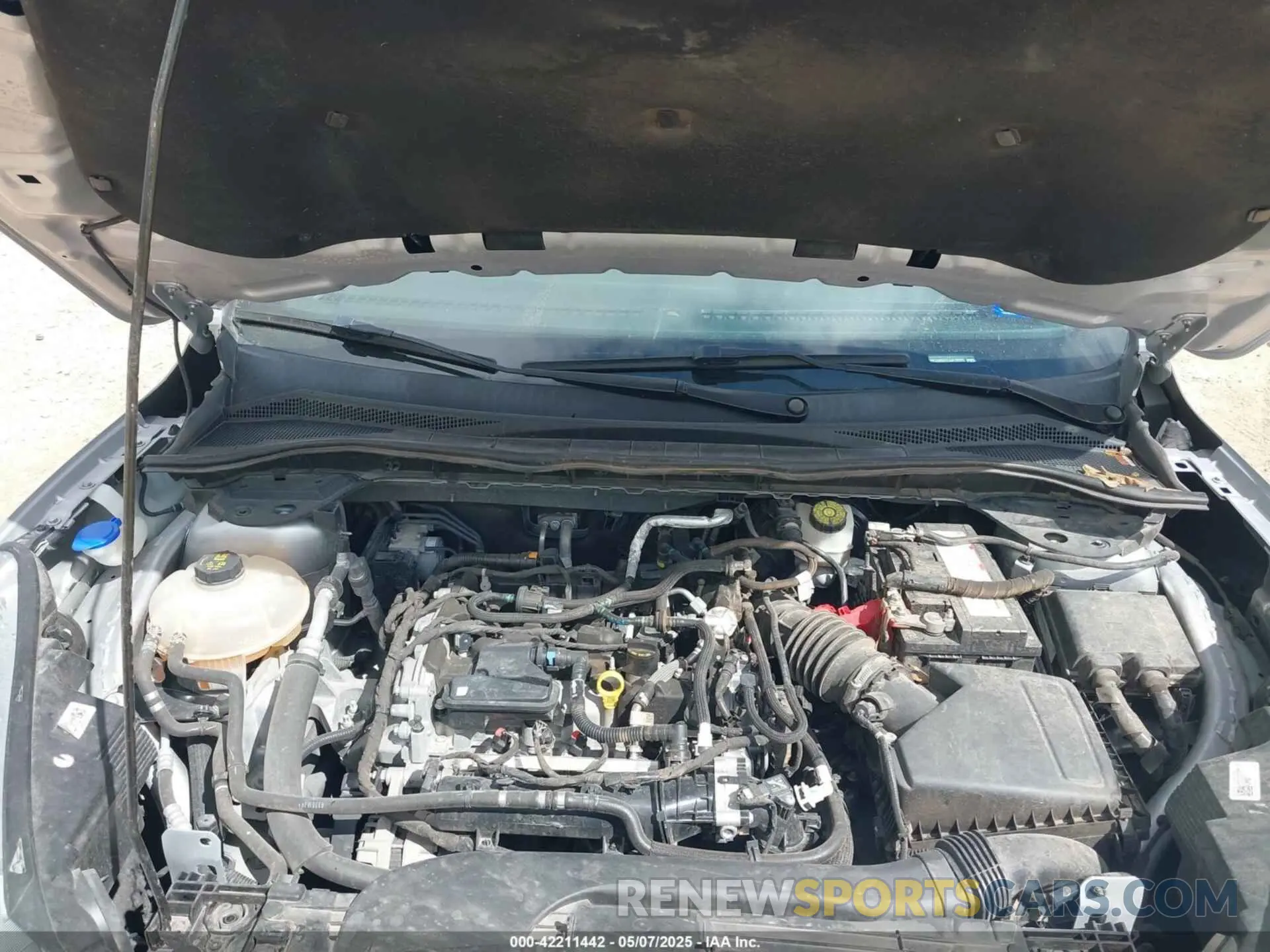 10 Photograph of a damaged car 1FMCU0G67LUA12375 FORD ESCAPE 2020
