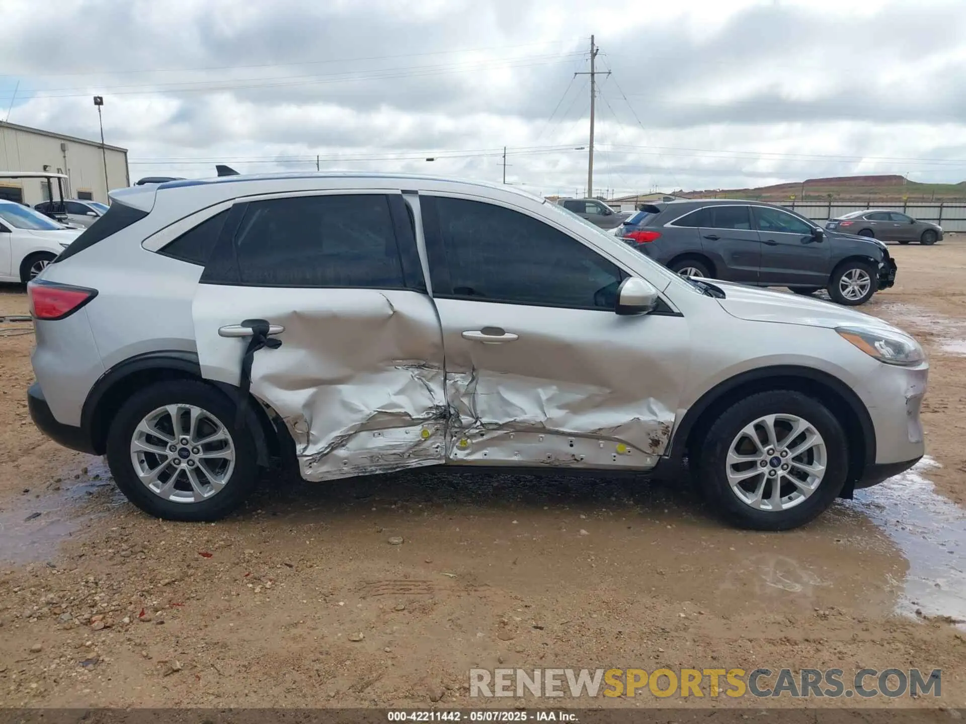 13 Photograph of a damaged car 1FMCU0G67LUA12375 FORD ESCAPE 2020