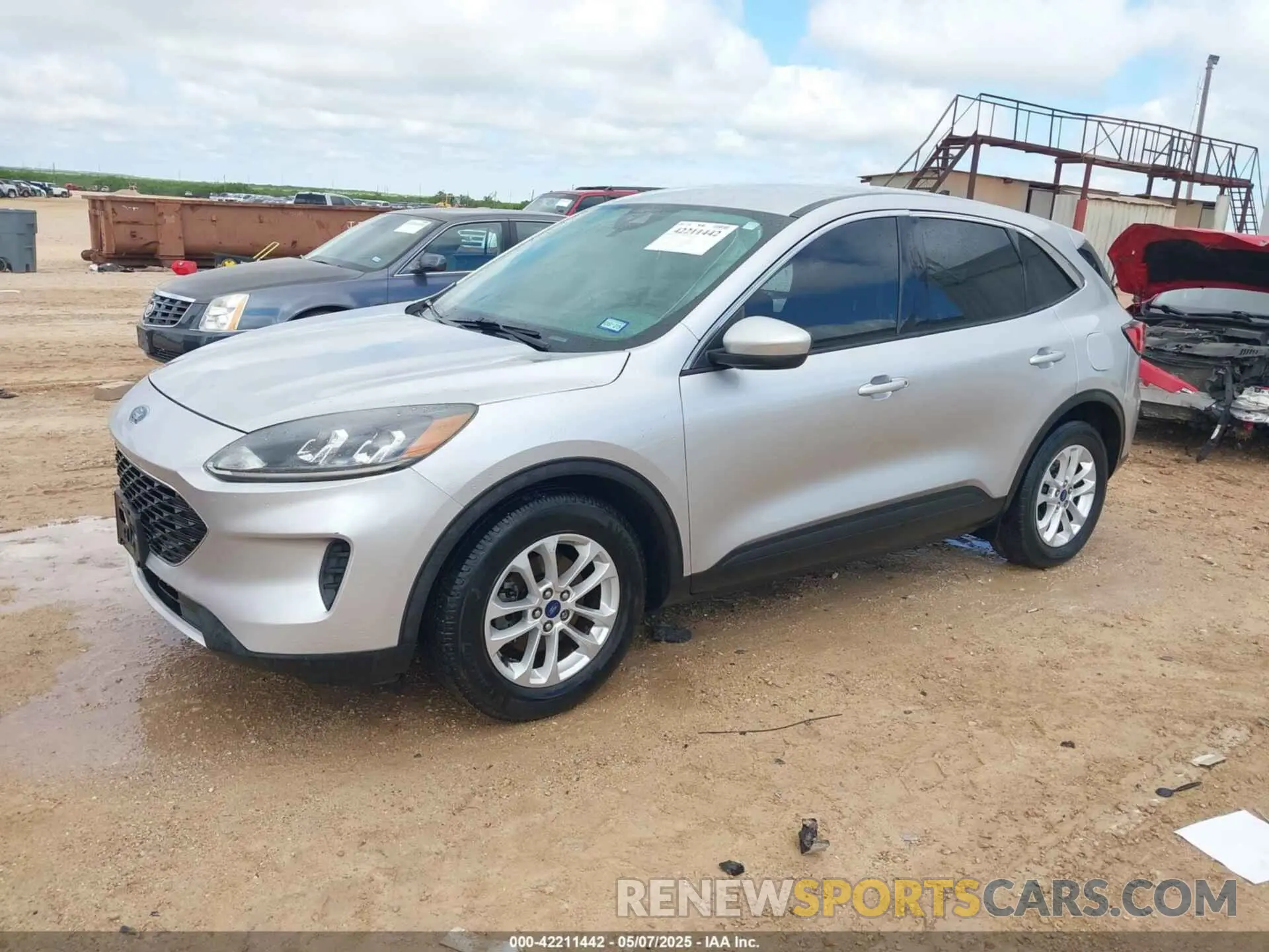 2 Photograph of a damaged car 1FMCU0G67LUA12375 FORD ESCAPE 2020
