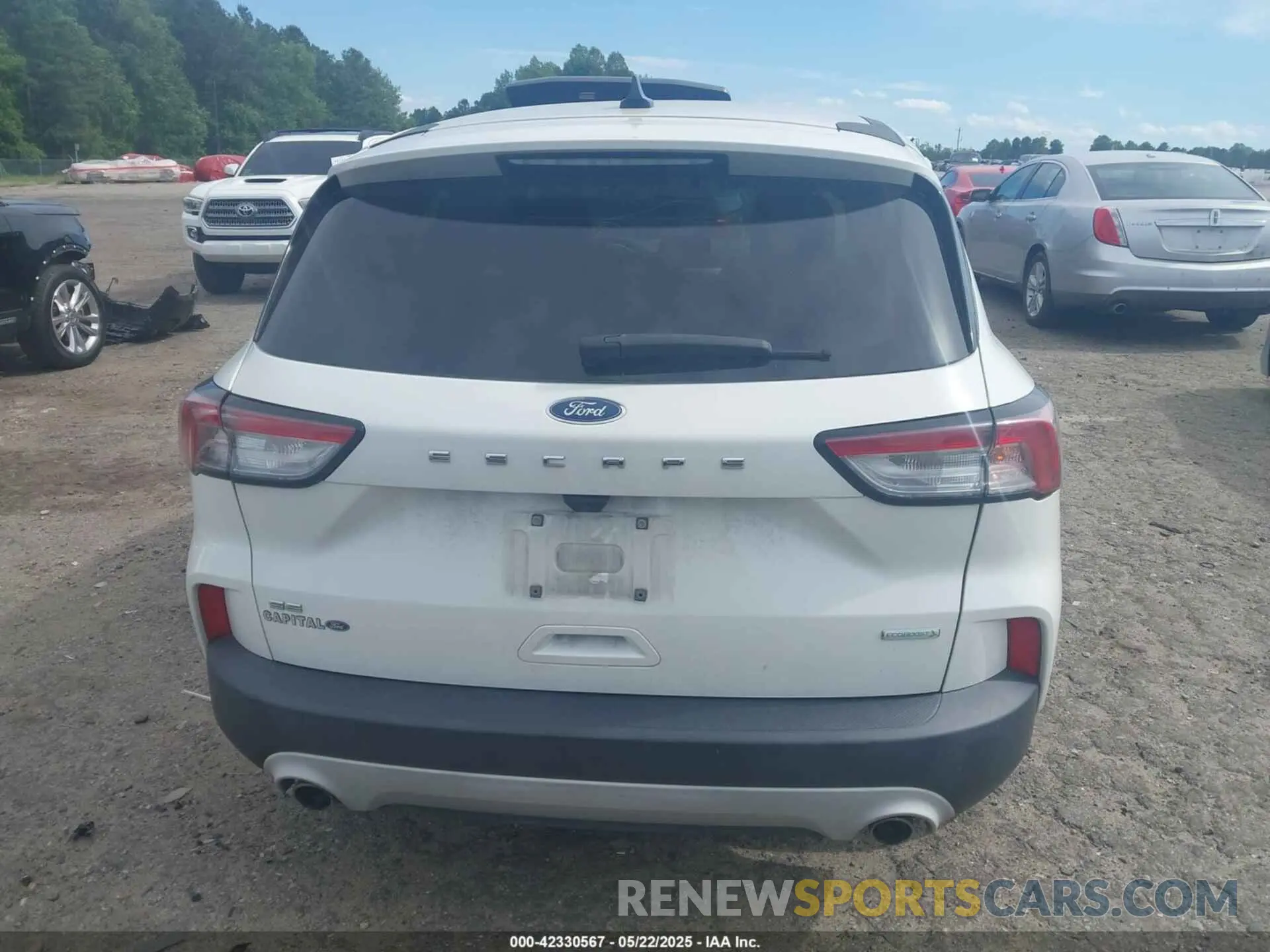 17 Photograph of a damaged car 1FMCU0G67LUA66744 FORD ESCAPE 2020