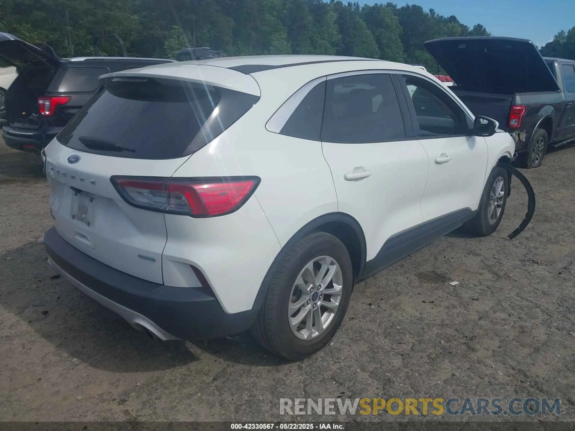4 Photograph of a damaged car 1FMCU0G67LUA66744 FORD ESCAPE 2020