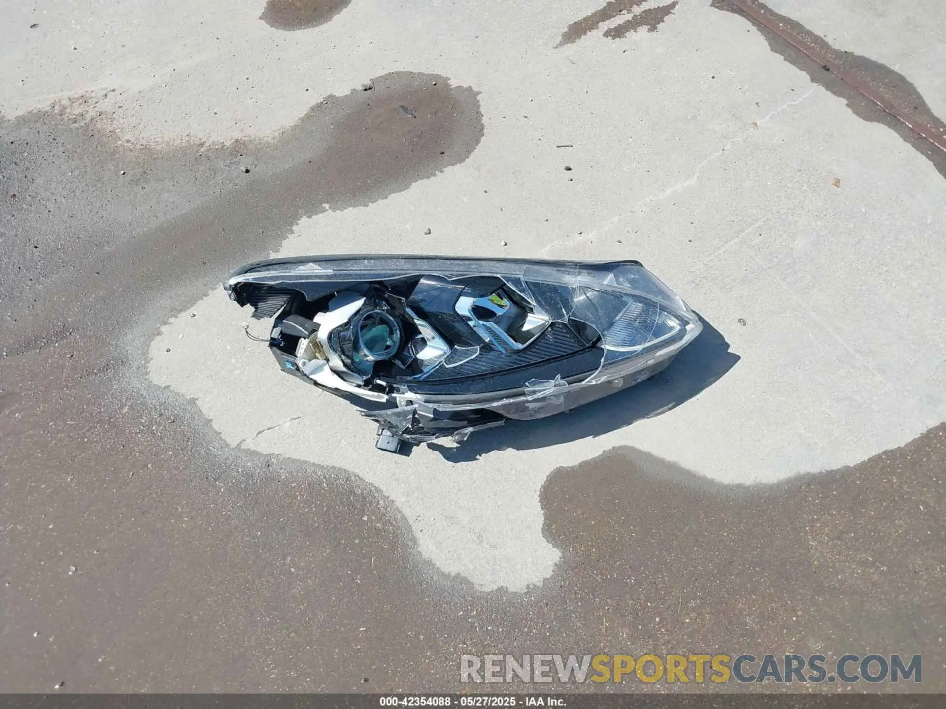 12 Photograph of a damaged car 1FMCU0G67LUA92888 FORD ESCAPE 2020