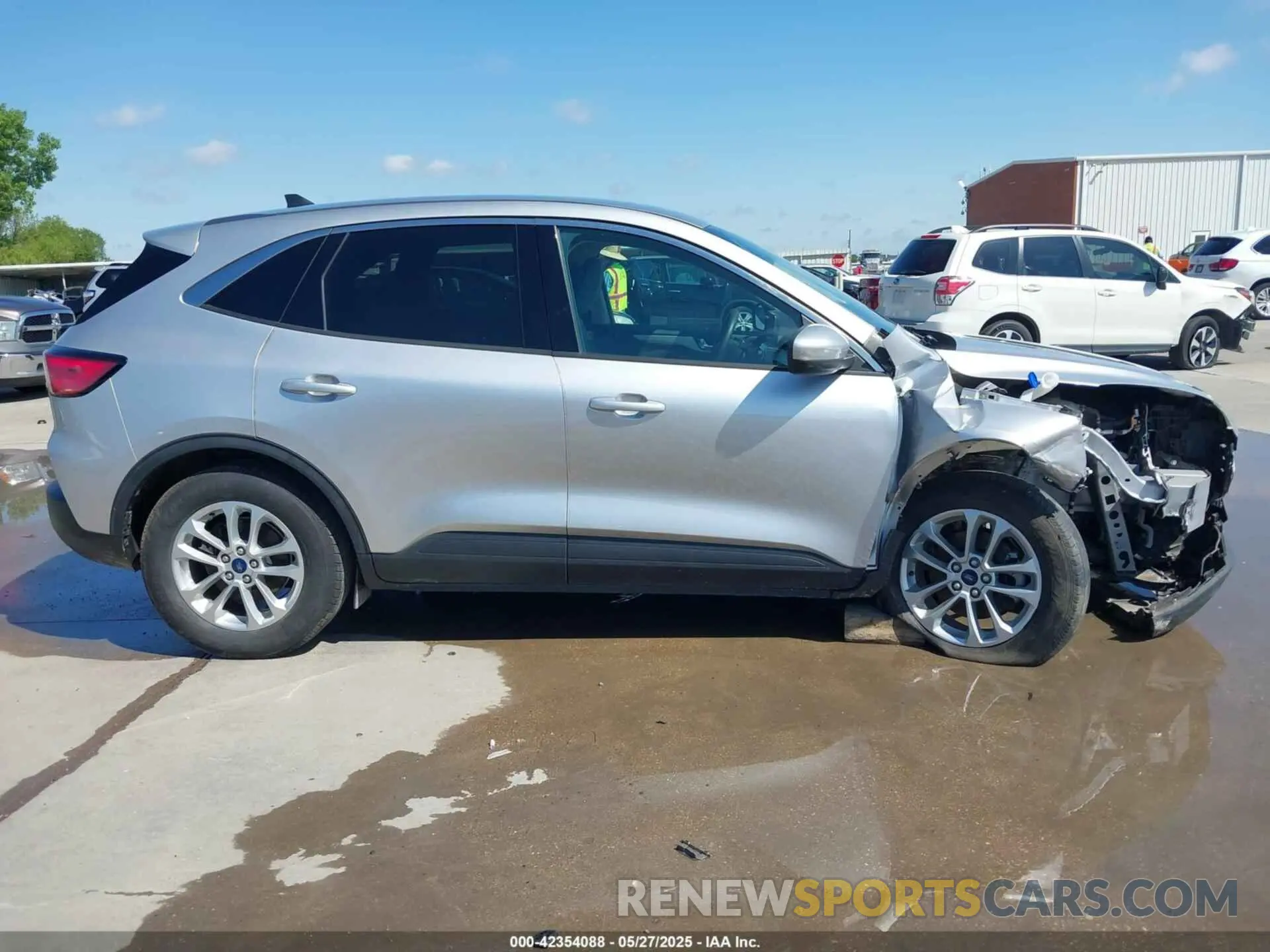 14 Photograph of a damaged car 1FMCU0G67LUA92888 FORD ESCAPE 2020