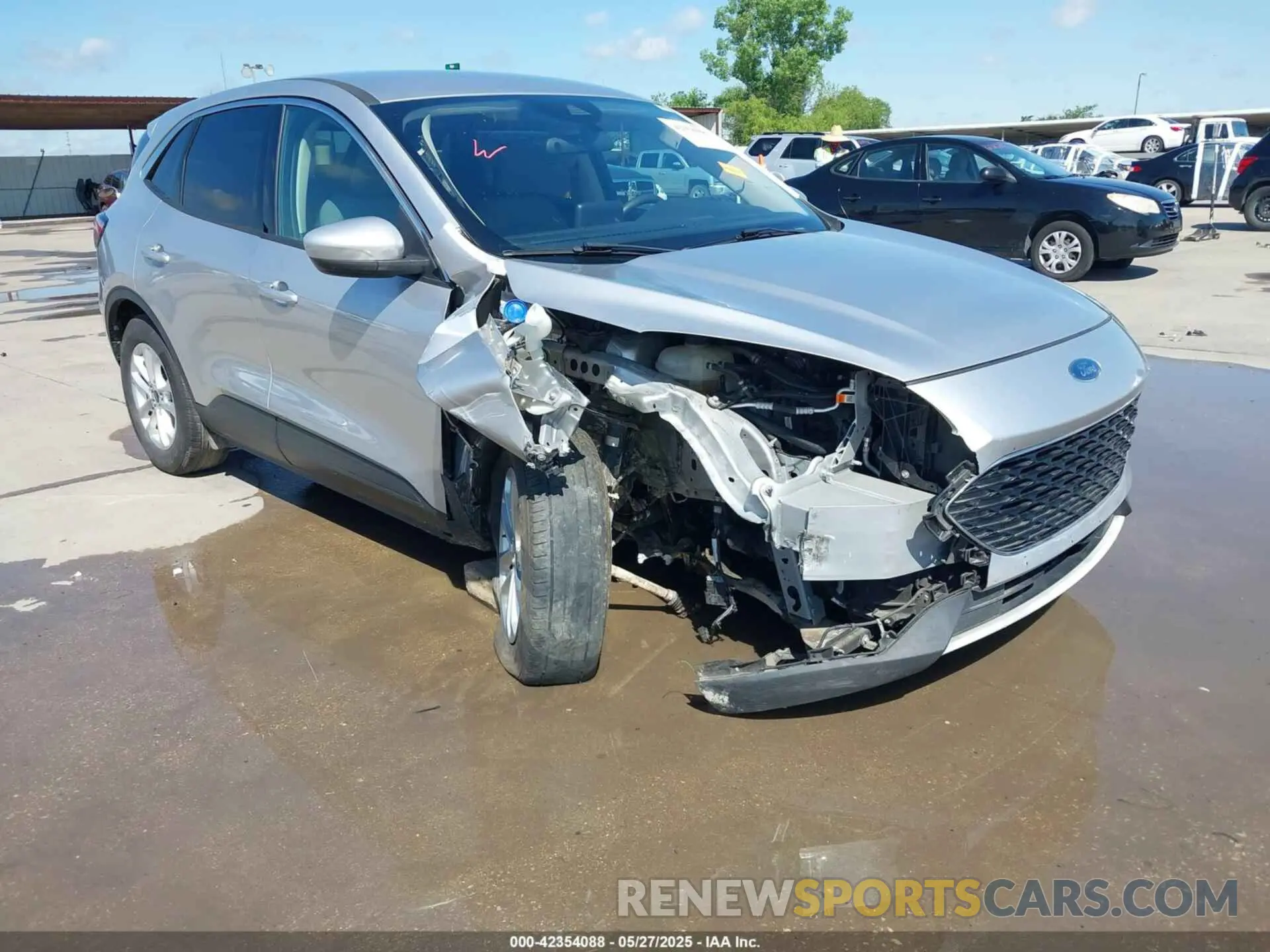 6 Photograph of a damaged car 1FMCU0G67LUA92888 FORD ESCAPE 2020
