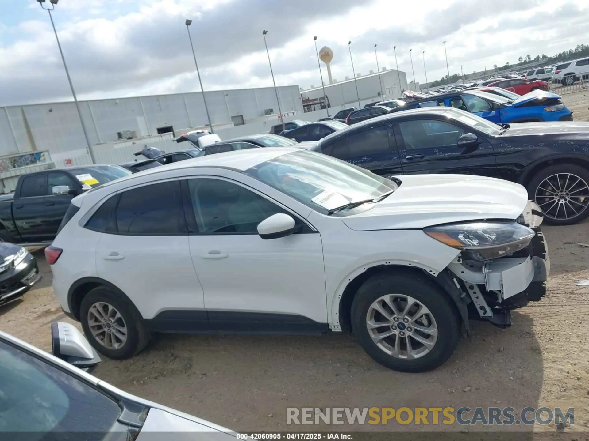 14 Photograph of a damaged car 1FMCU0G67LUB02058 FORD ESCAPE 2020