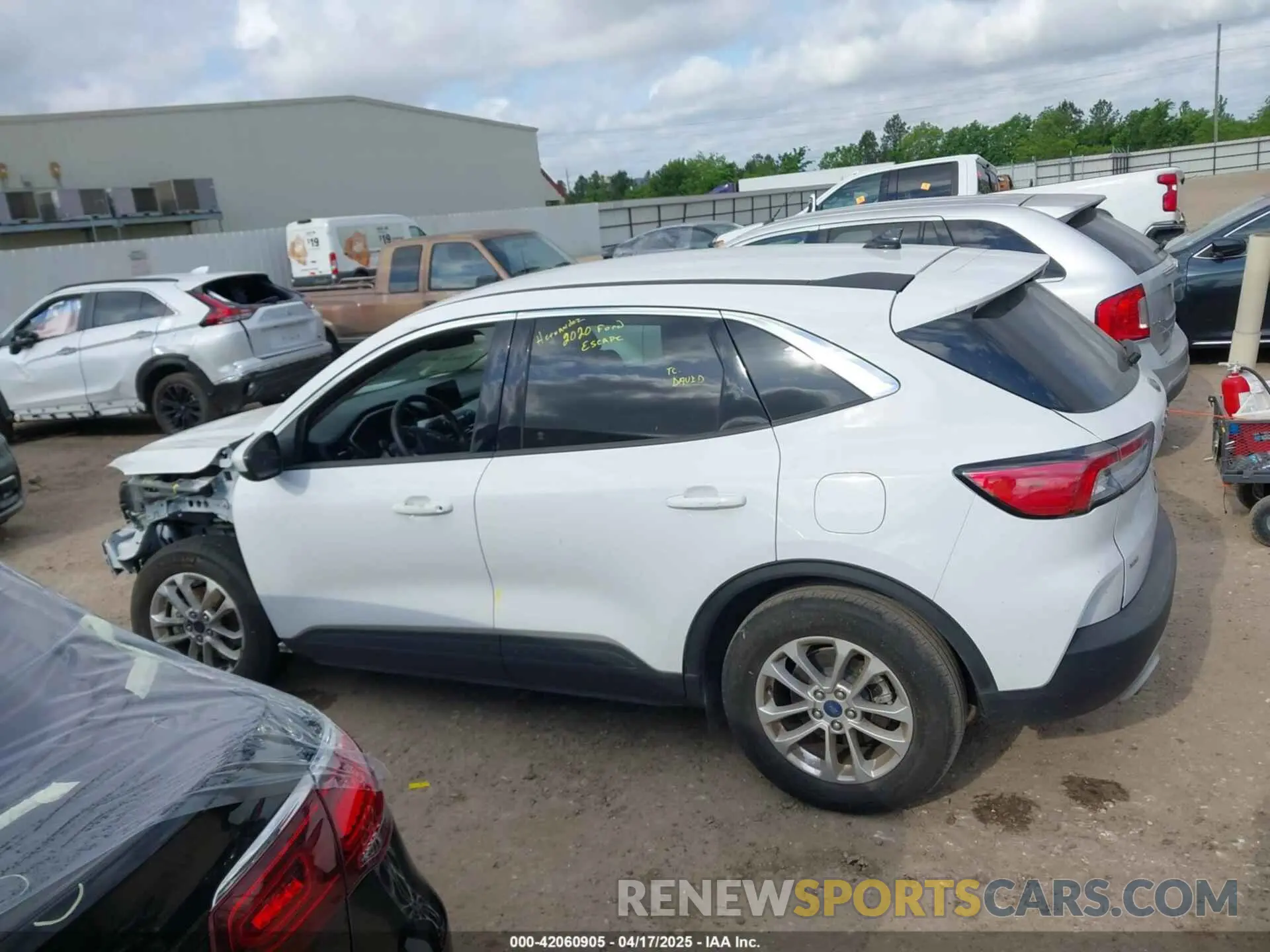 15 Photograph of a damaged car 1FMCU0G67LUB02058 FORD ESCAPE 2020