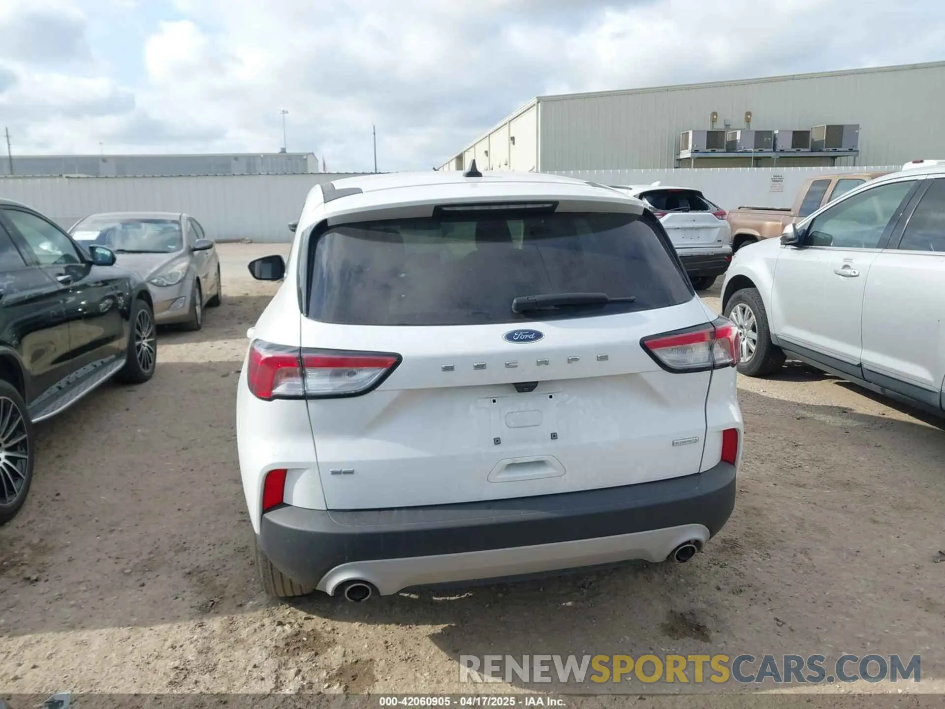 17 Photograph of a damaged car 1FMCU0G67LUB02058 FORD ESCAPE 2020