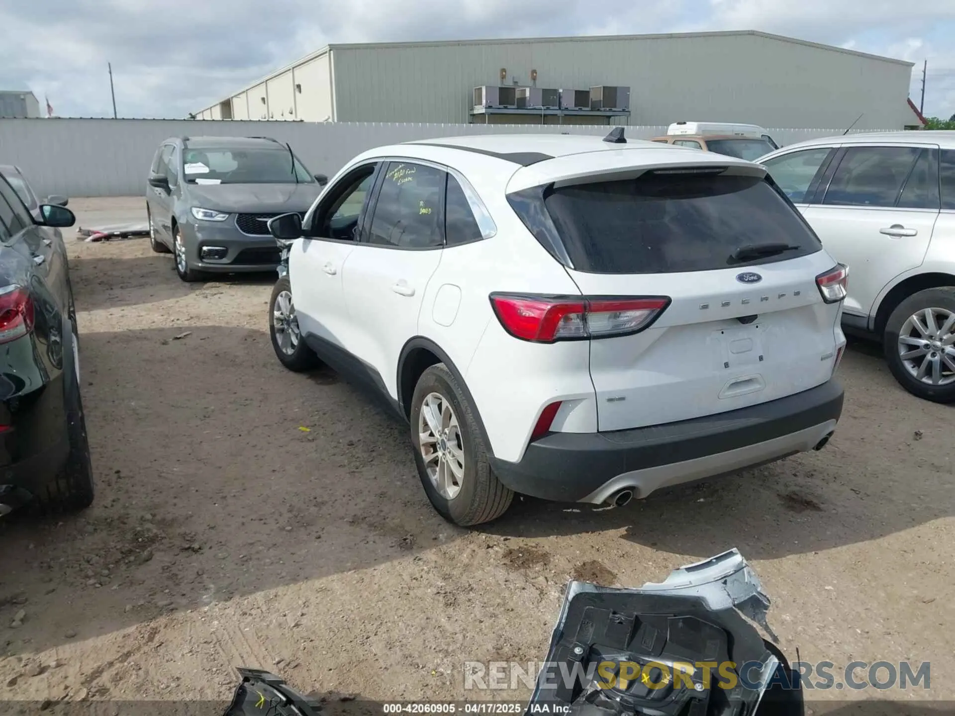3 Photograph of a damaged car 1FMCU0G67LUB02058 FORD ESCAPE 2020