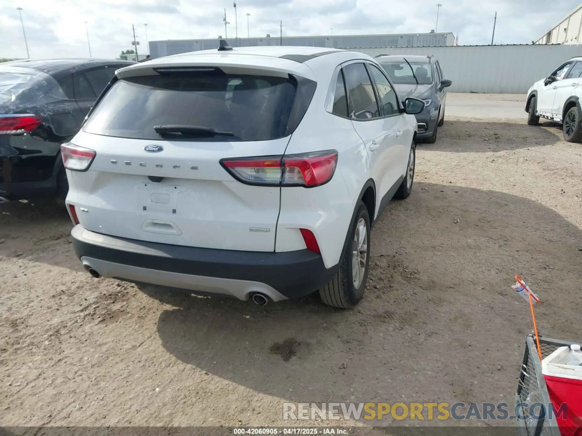 4 Photograph of a damaged car 1FMCU0G67LUB02058 FORD ESCAPE 2020