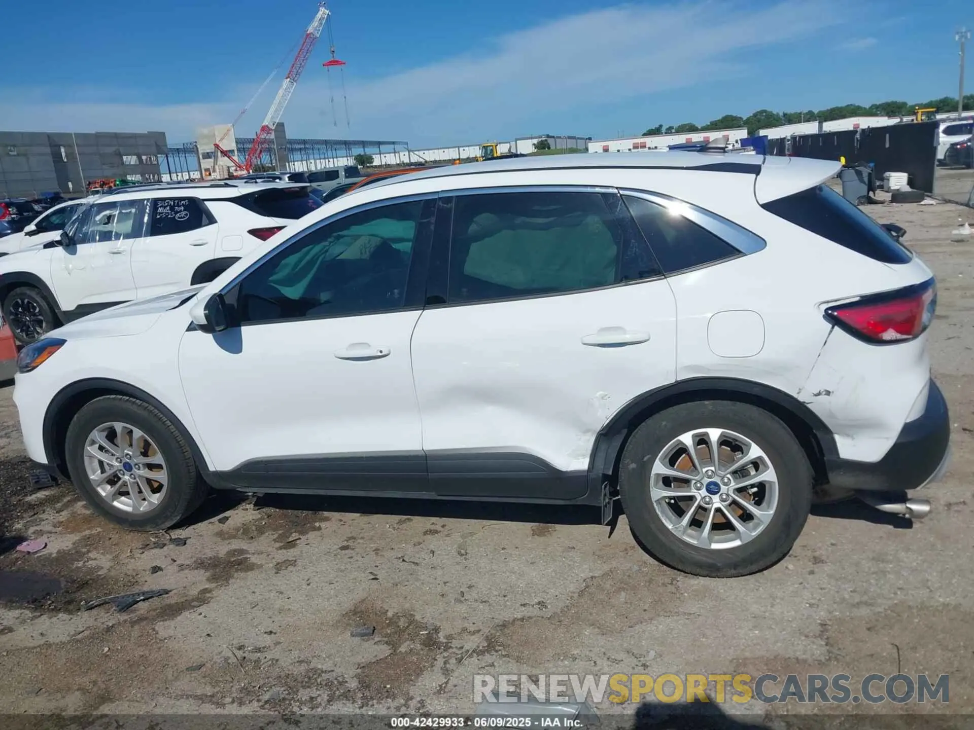14 Photograph of a damaged car 1FMCU0G67LUB02996 FORD ESCAPE 2020