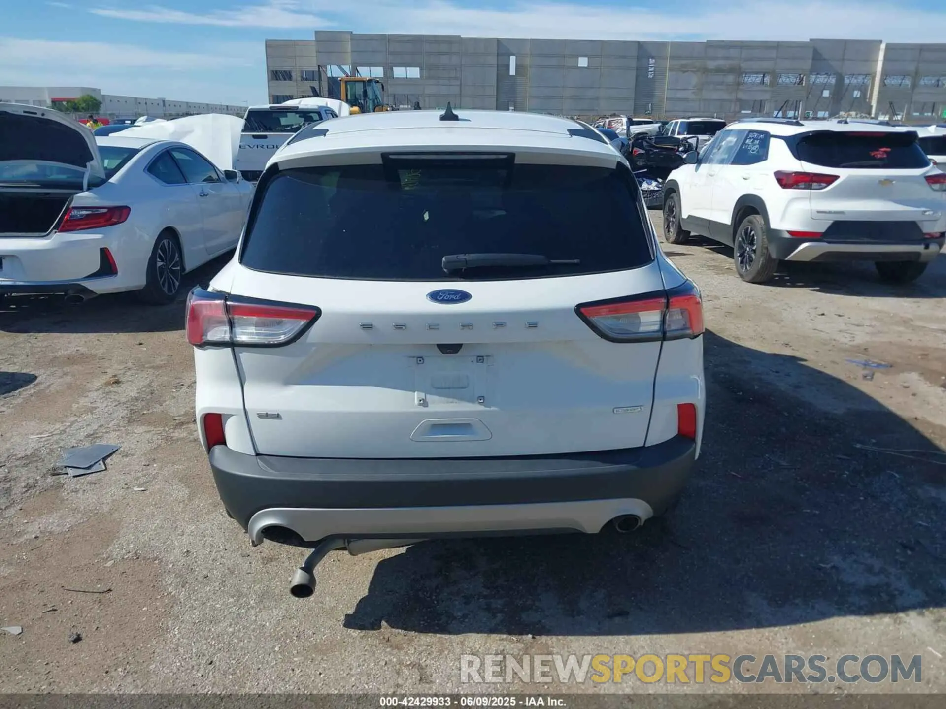 16 Photograph of a damaged car 1FMCU0G67LUB02996 FORD ESCAPE 2020