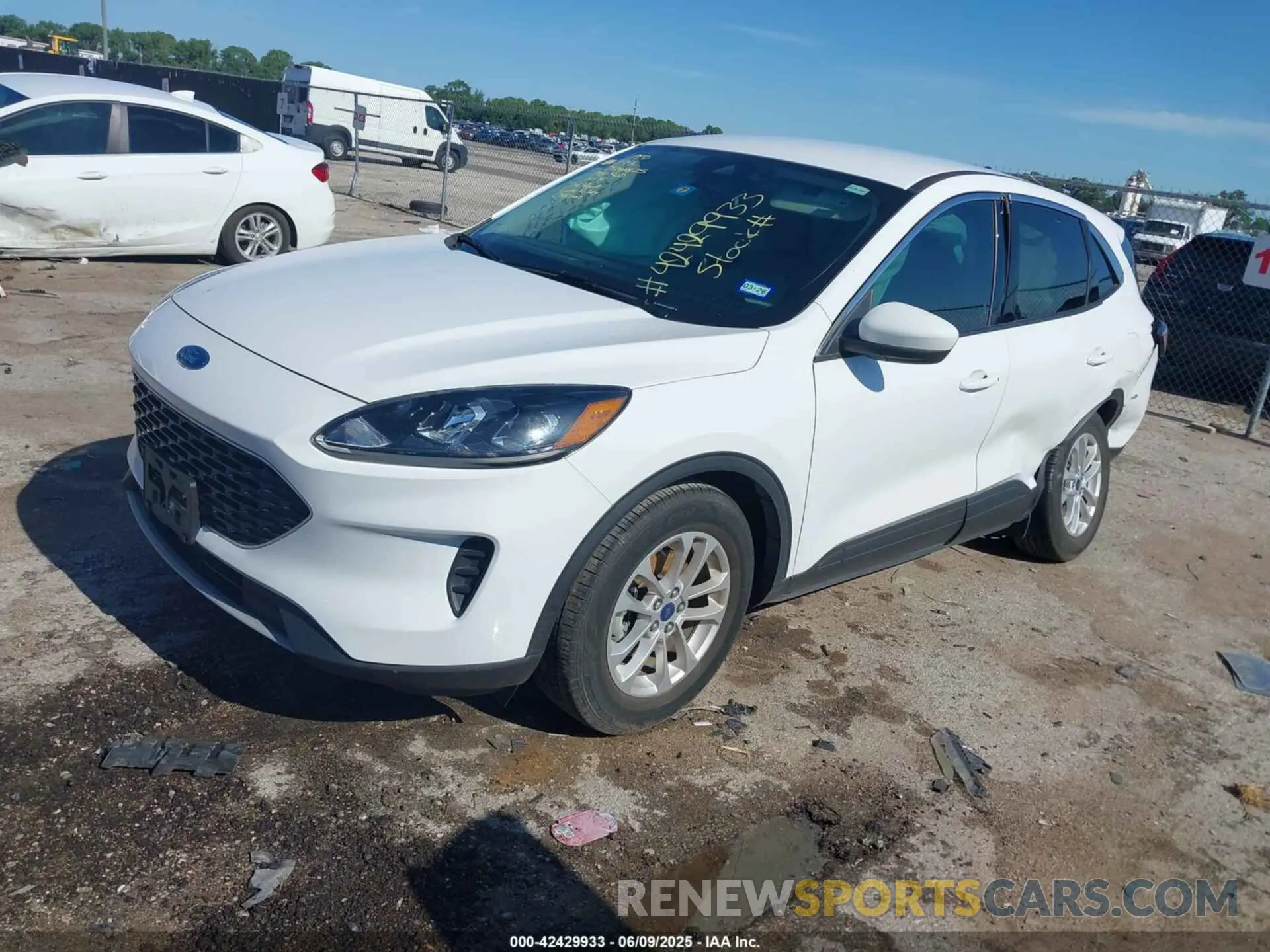2 Photograph of a damaged car 1FMCU0G67LUB02996 FORD ESCAPE 2020