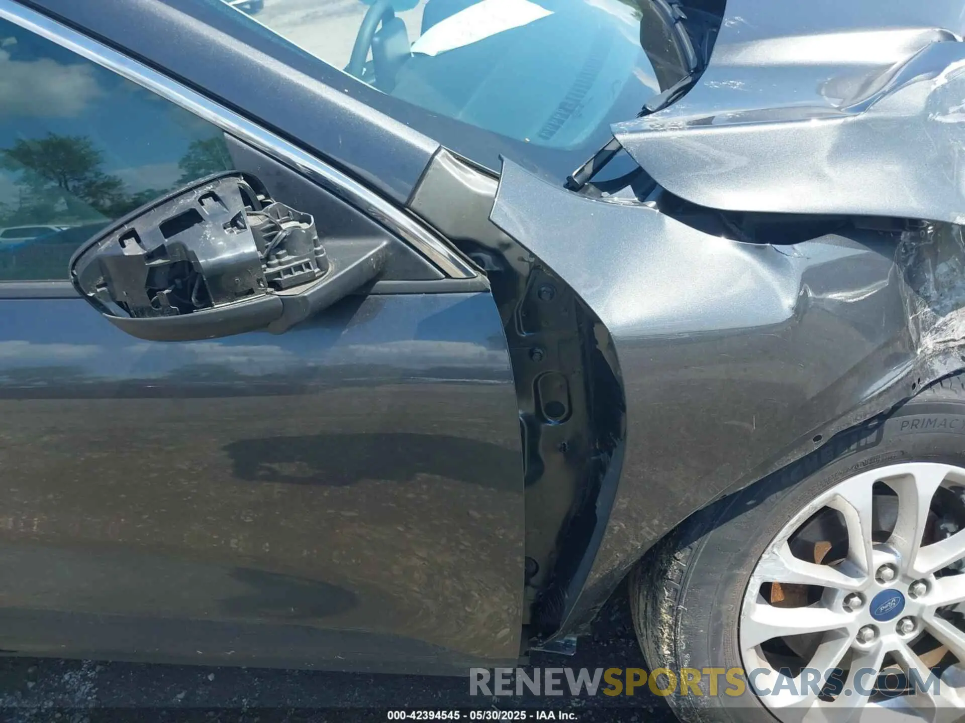 19 Photograph of a damaged car 1FMCU0G67LUB89685 FORD ESCAPE 2020