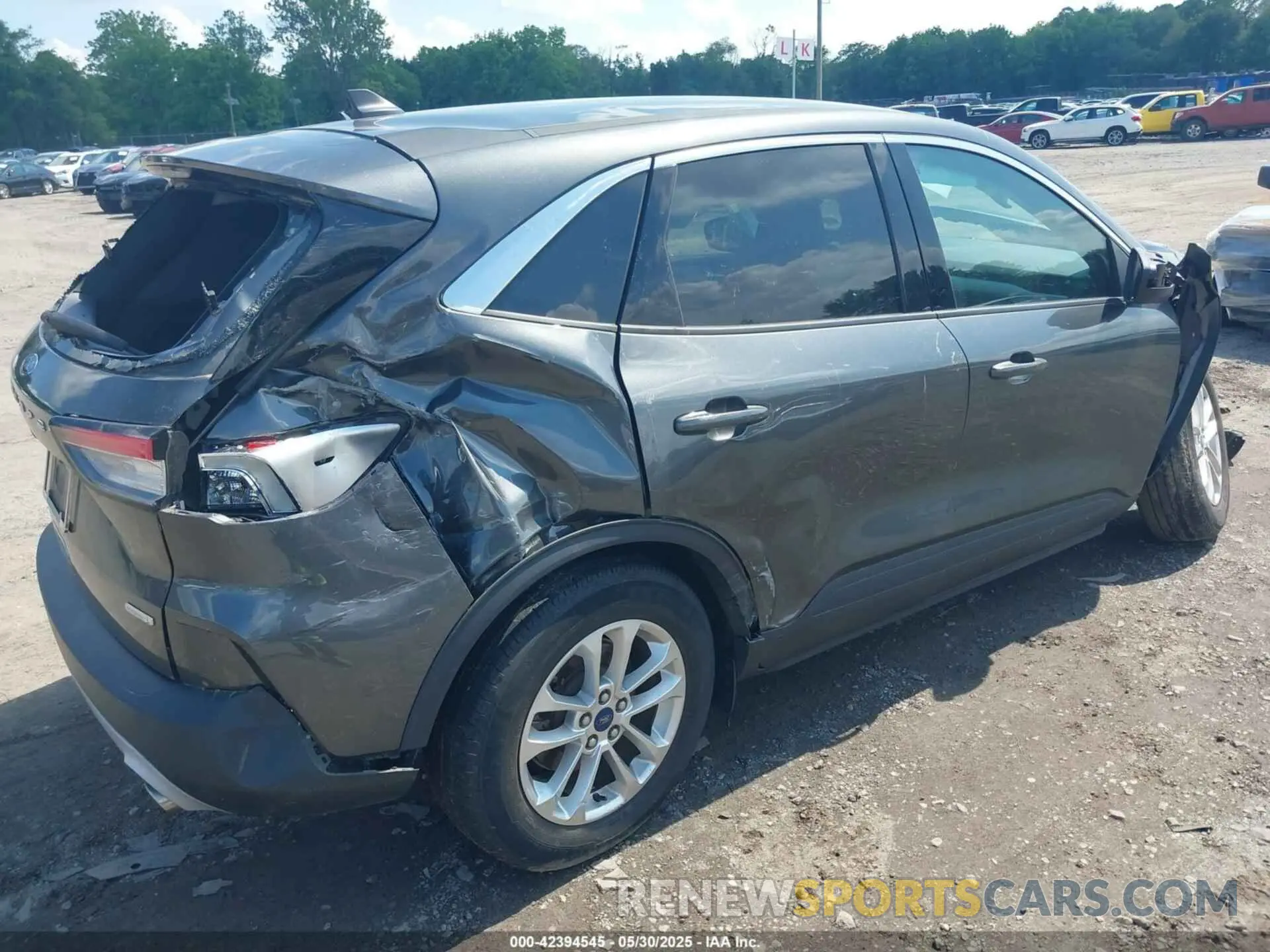 4 Photograph of a damaged car 1FMCU0G67LUB89685 FORD ESCAPE 2020