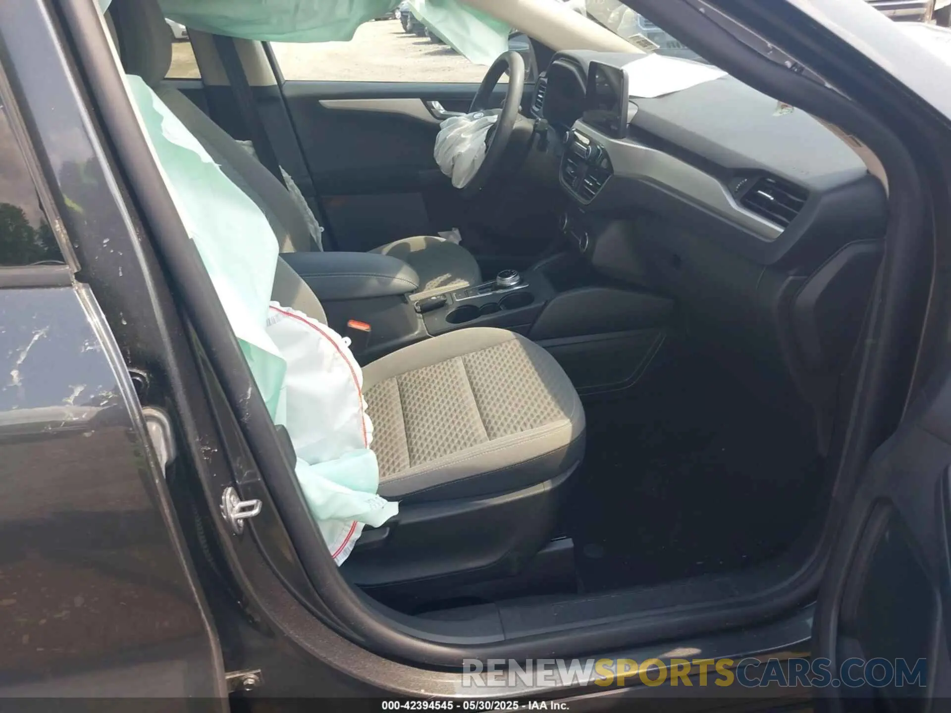 5 Photograph of a damaged car 1FMCU0G67LUB89685 FORD ESCAPE 2020