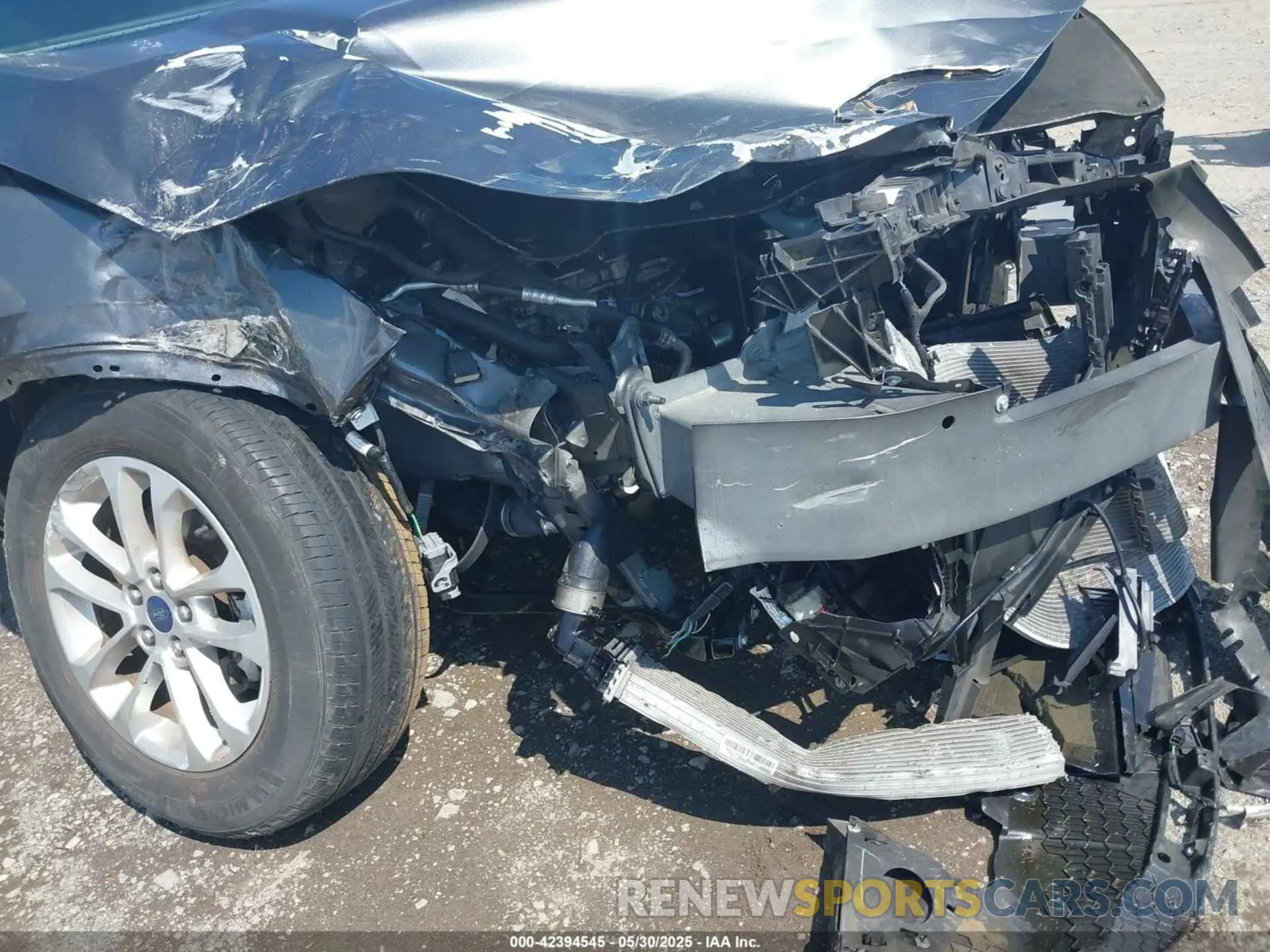 6 Photograph of a damaged car 1FMCU0G67LUB89685 FORD ESCAPE 2020