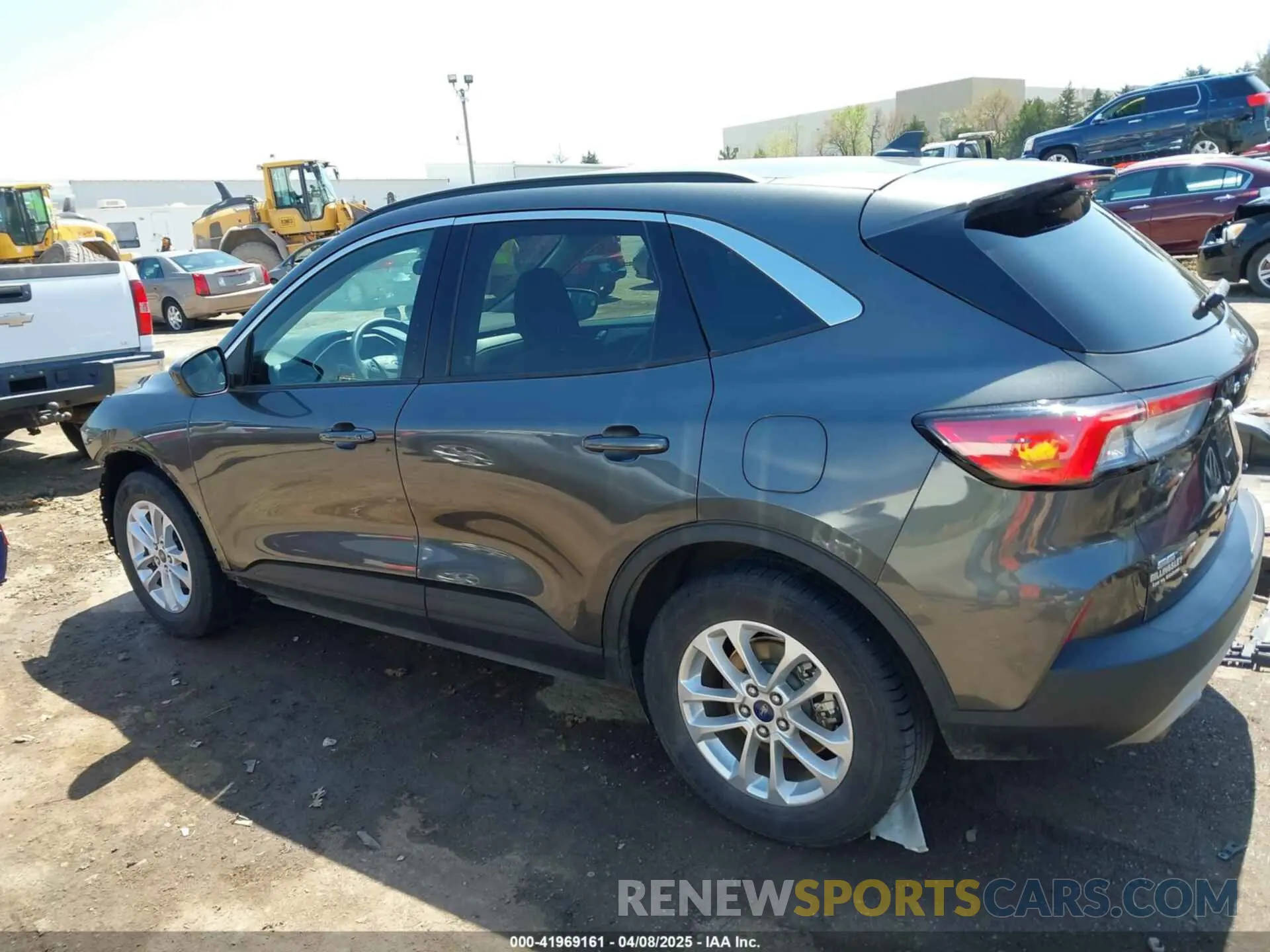 15 Photograph of a damaged car 1FMCU0G67LUB91761 FORD ESCAPE 2020