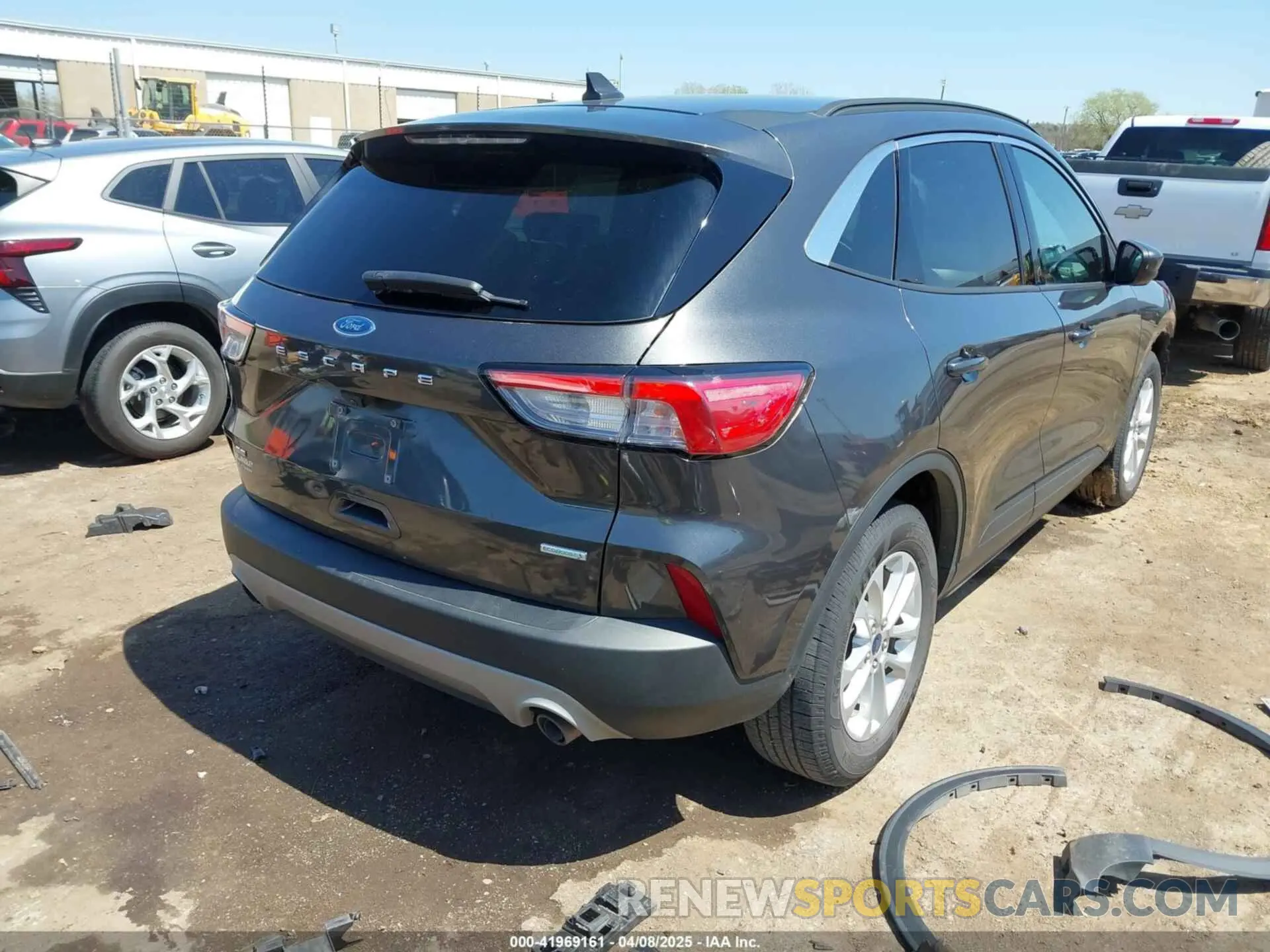 4 Photograph of a damaged car 1FMCU0G67LUB91761 FORD ESCAPE 2020