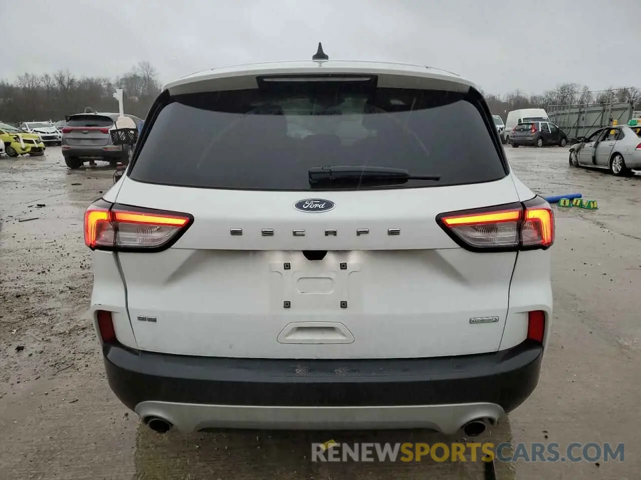 6 Photograph of a damaged car 1FMCU0G67LUB98614 FORD ESCAPE 2020