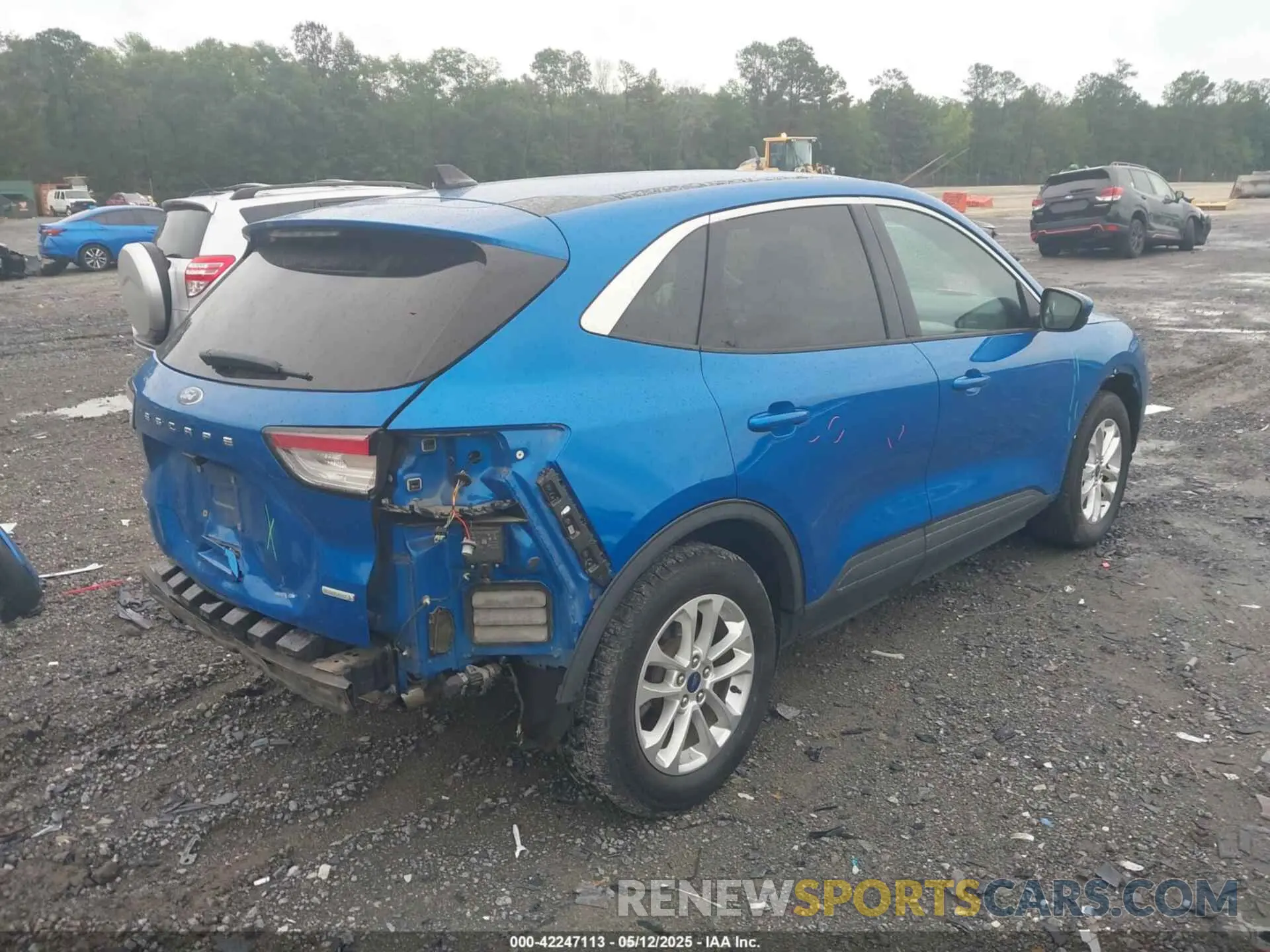 4 Photograph of a damaged car 1FMCU0G67LUC37461 FORD ESCAPE 2020