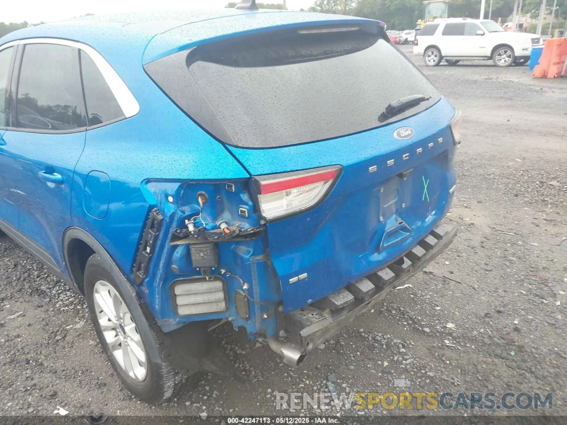 6 Photograph of a damaged car 1FMCU0G67LUC37461 FORD ESCAPE 2020
