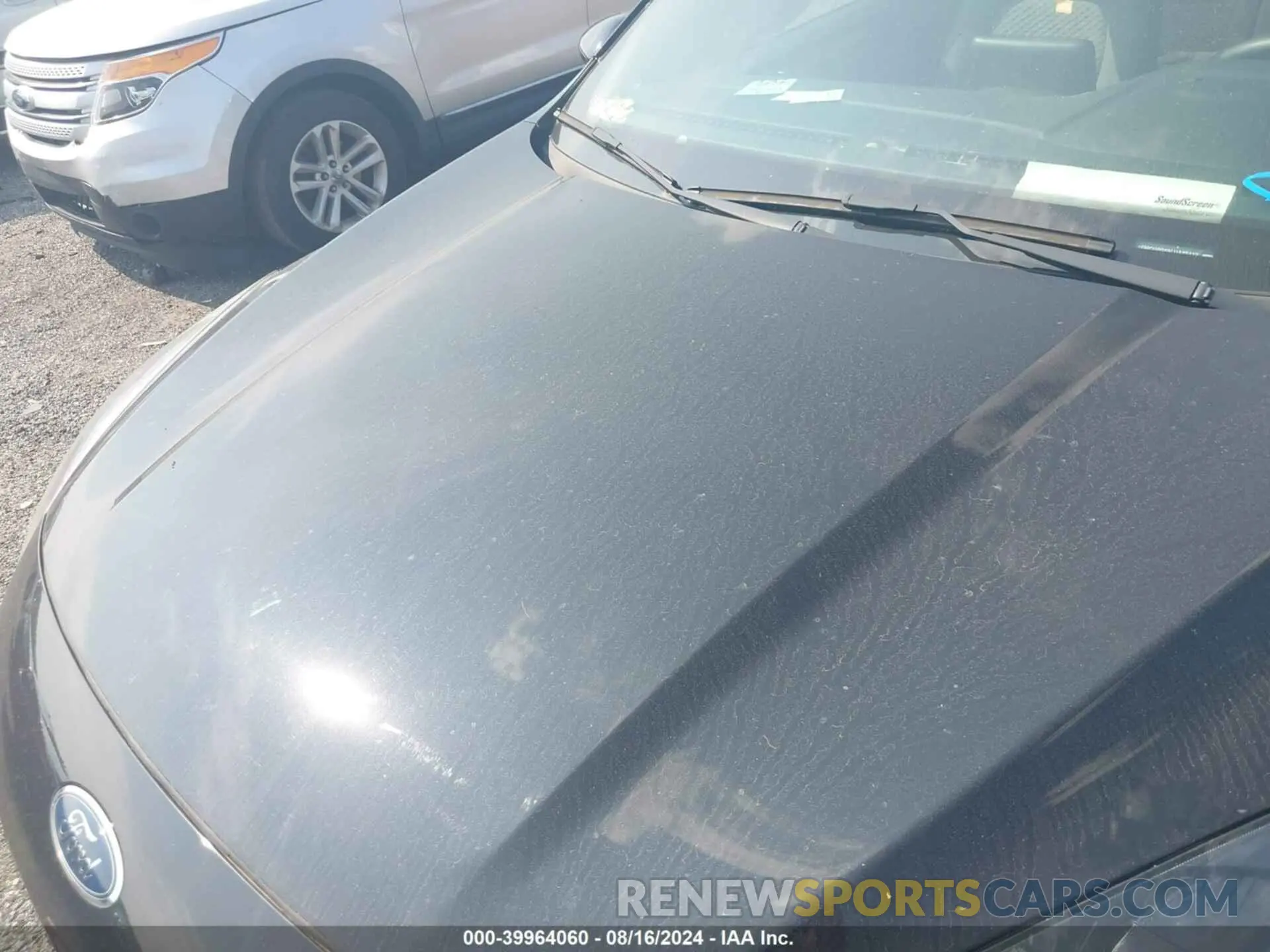 10 Photograph of a damaged car 1FMCU0G68LUA25412 FORD ESCAPE 2020