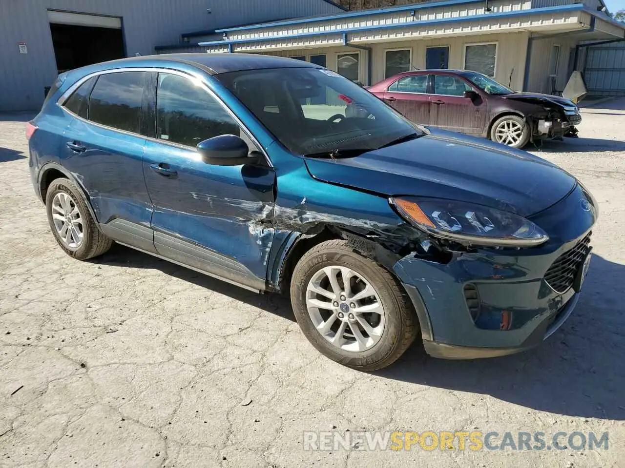 4 Photograph of a damaged car 1FMCU0G68LUA38113 FORD ESCAPE 2020