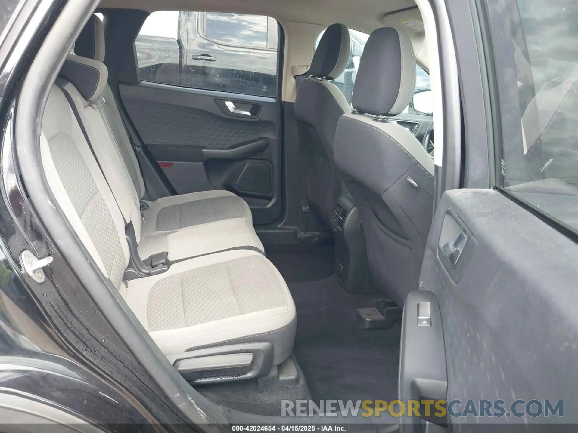 8 Photograph of a damaged car 1FMCU0G68LUA54439 FORD ESCAPE 2020