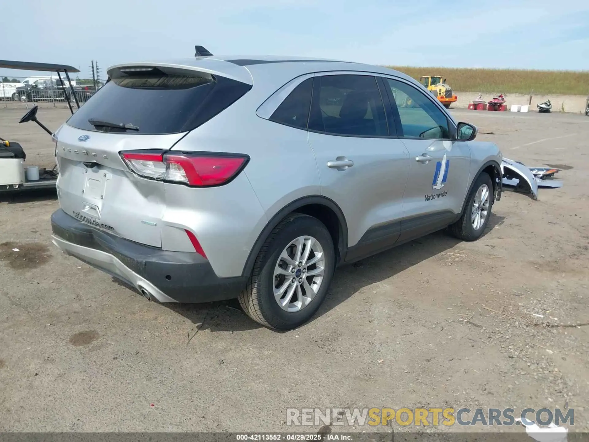 4 Photograph of a damaged car 1FMCU0G68LUA82385 FORD ESCAPE 2020