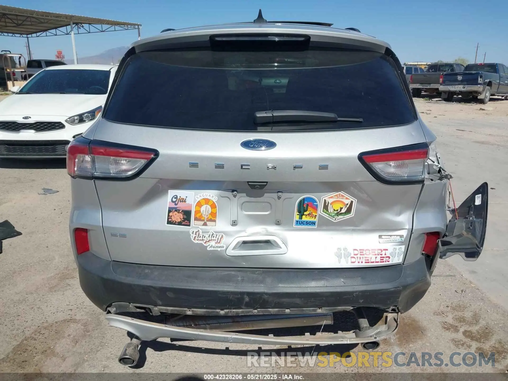 16 Photograph of a damaged car 1FMCU0G68LUB06006 FORD ESCAPE 2020