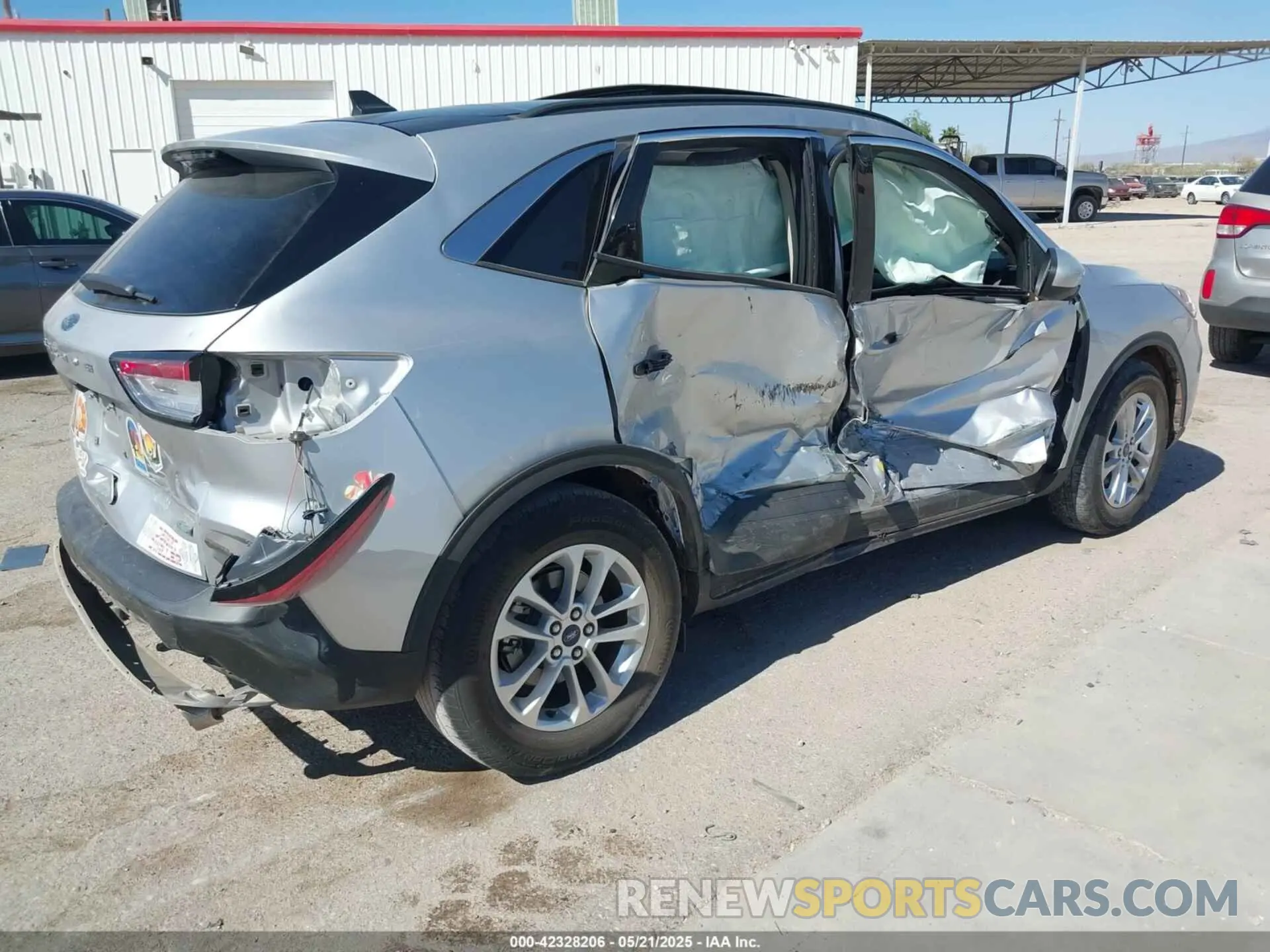 4 Photograph of a damaged car 1FMCU0G68LUB06006 FORD ESCAPE 2020