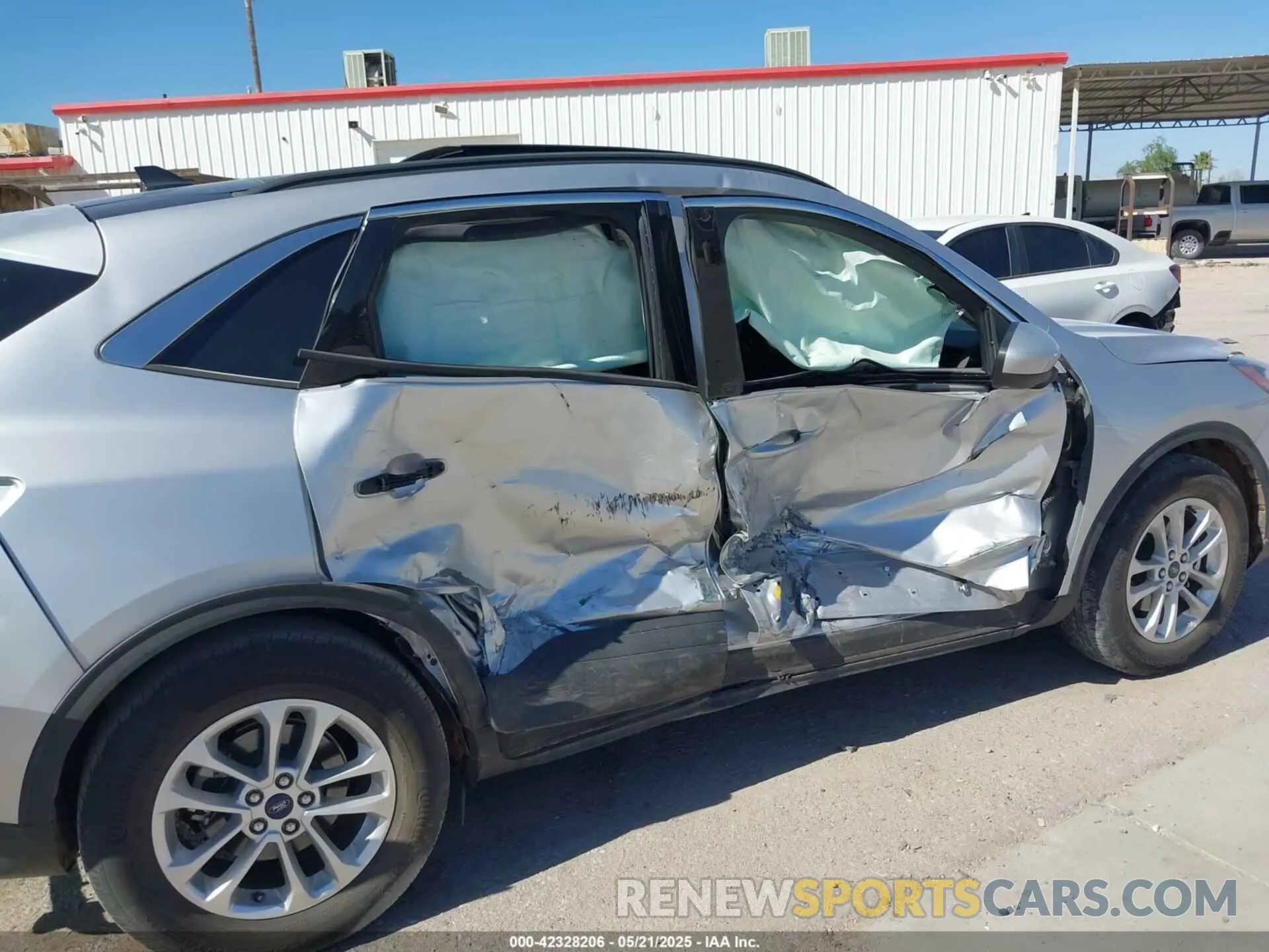 6 Photograph of a damaged car 1FMCU0G68LUB06006 FORD ESCAPE 2020