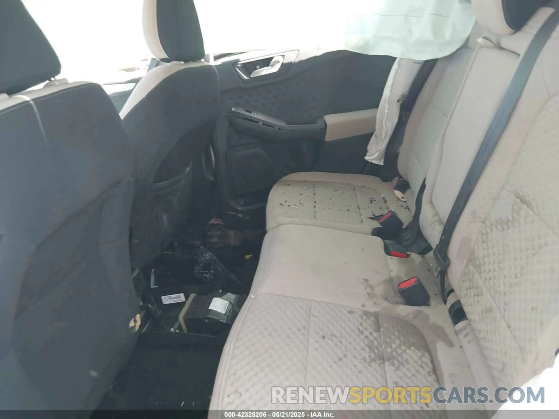8 Photograph of a damaged car 1FMCU0G68LUB06006 FORD ESCAPE 2020