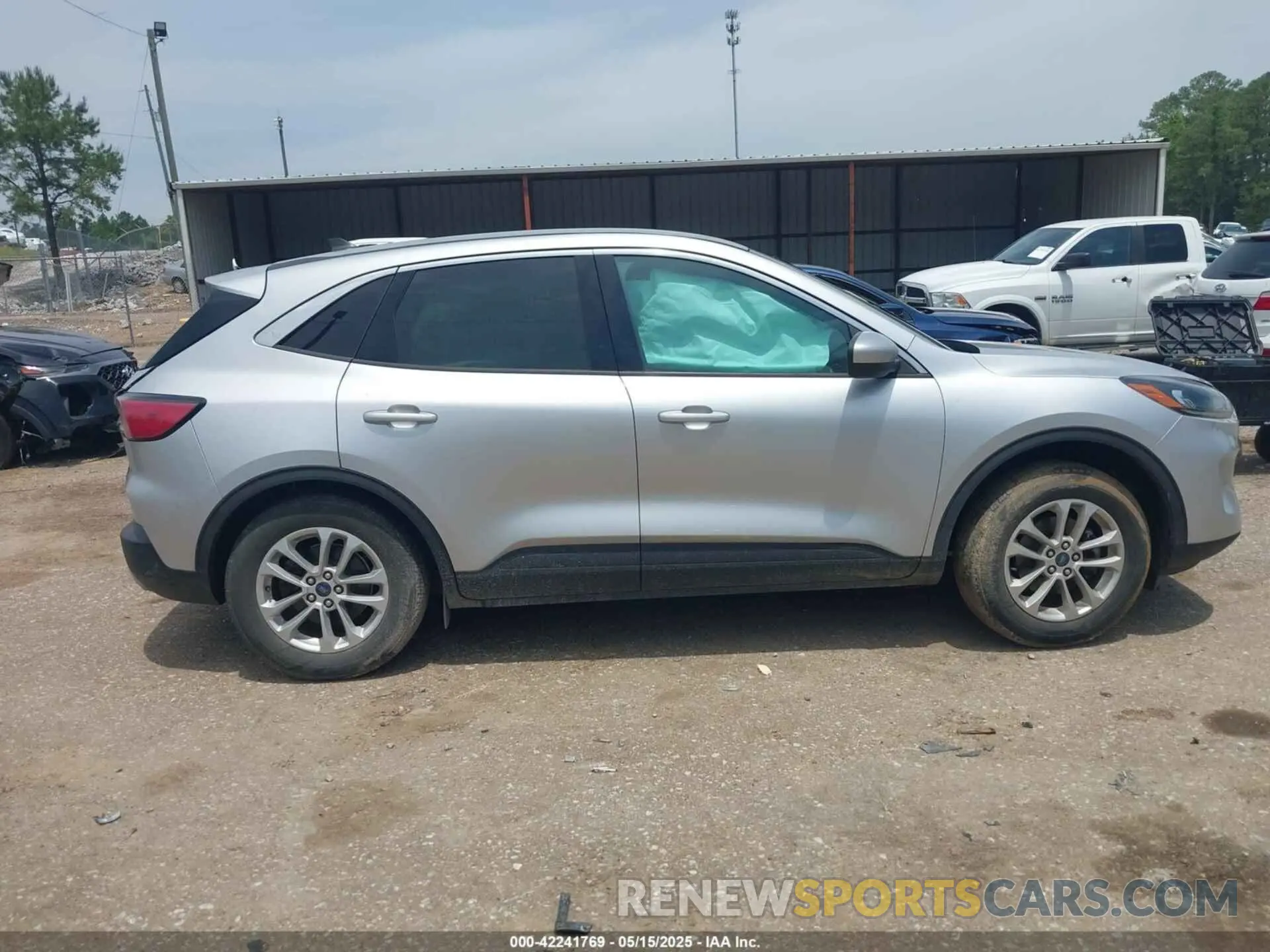 13 Photograph of a damaged car 1FMCU0G68LUB22240 FORD ESCAPE 2020